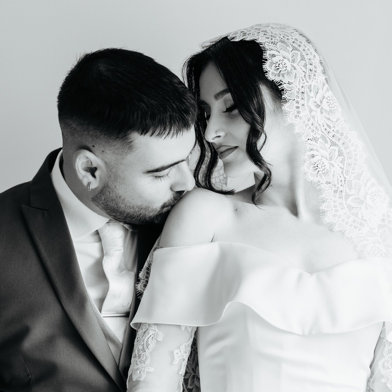 KIND WORDS. Wedding Photographer Editorial Storytelling Cluj, Romania & Europe|Lore Photography
