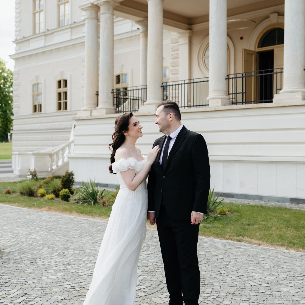 KIND WORDS. Wedding Photographer Editorial Storytelling Cluj, Romania & Europe|Lore Photography