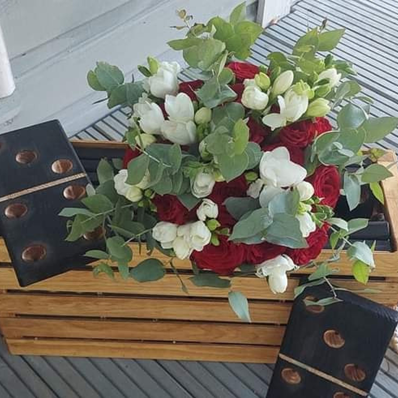 Dāvana dāvanu pušķis dāvanu kaste blumenbox pušķu piegde gift подарок цветы с доставкой букет подарок конфеты блумбокс  ziedu kaste