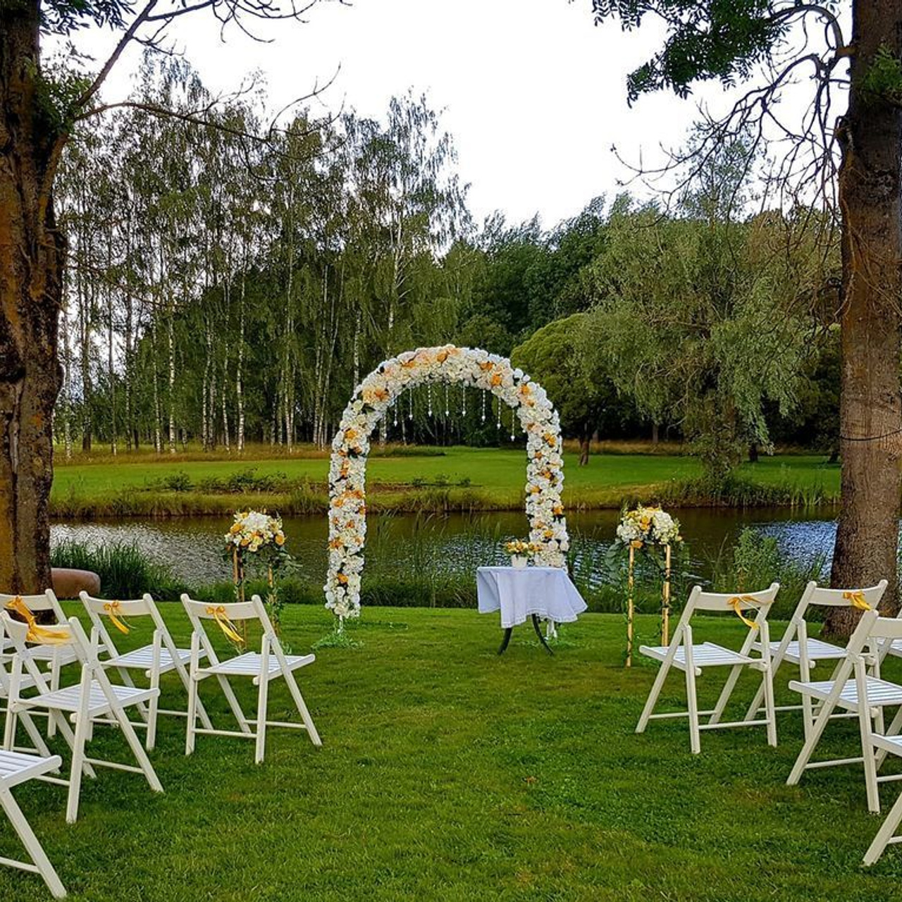 Līgavas pušķis Букет невесты свадебная церемония арка из живых цветов оформление арки выездная церемония штатив с цветами Laulīby reģestrācija kāzu Arka arka ar dzīviem ziediem