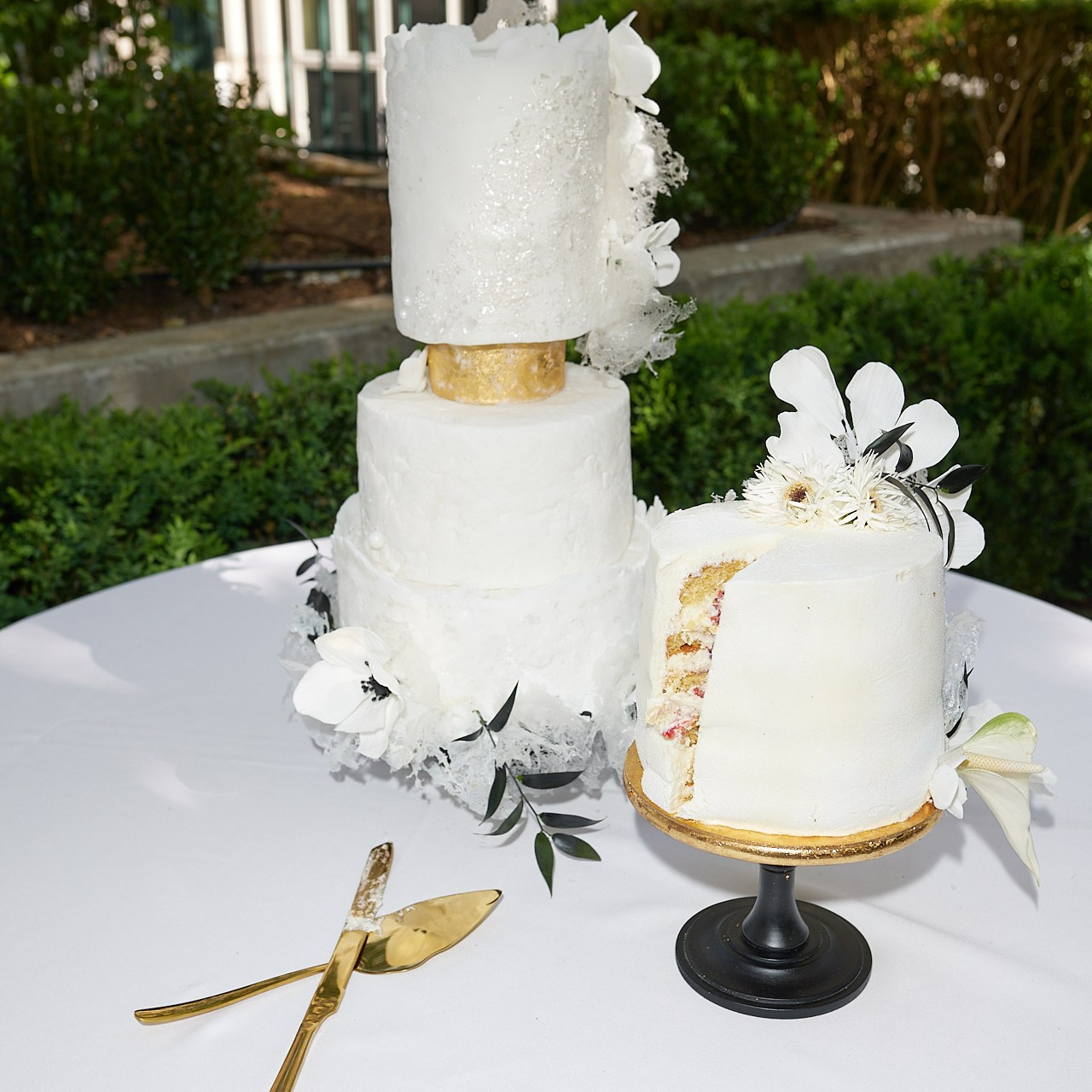 Contact. Switzerland-Austria-Croatia-Montenegro wedding photographer and videographer Yannia weddings