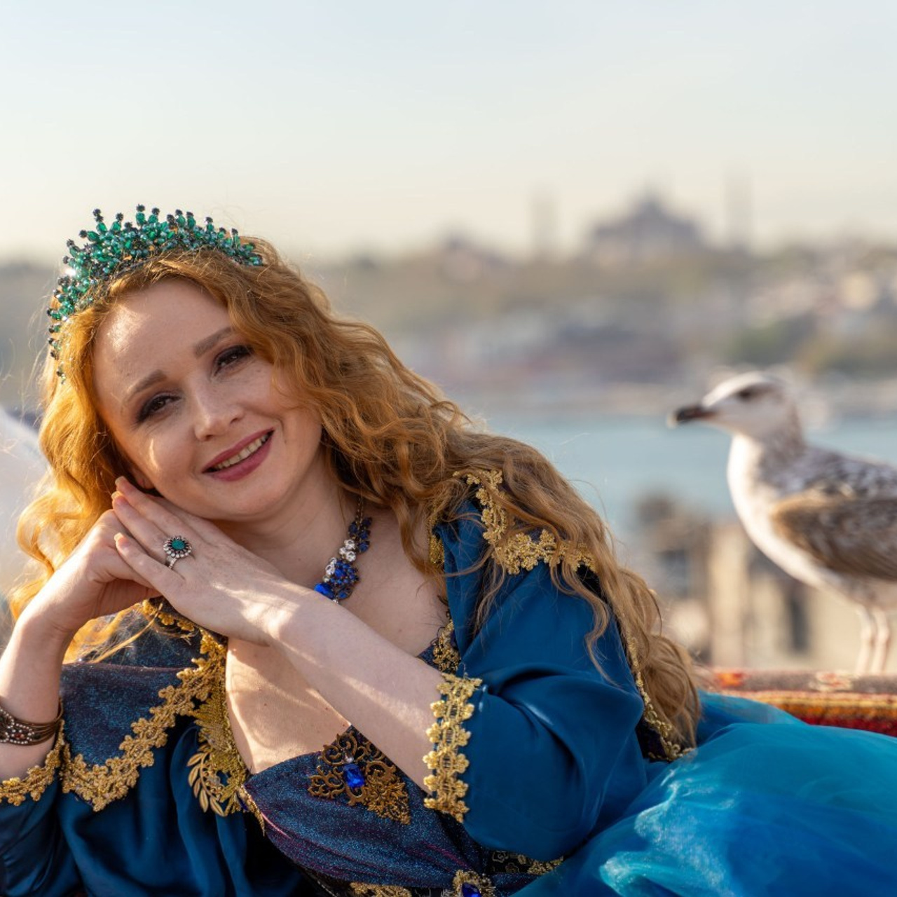 Фотосессия в Стамбуле. Фотограф в Стамбуле. Лайфстайл фотограф в Стамбуле Анатолий. Фотосессии на крышах с чайками