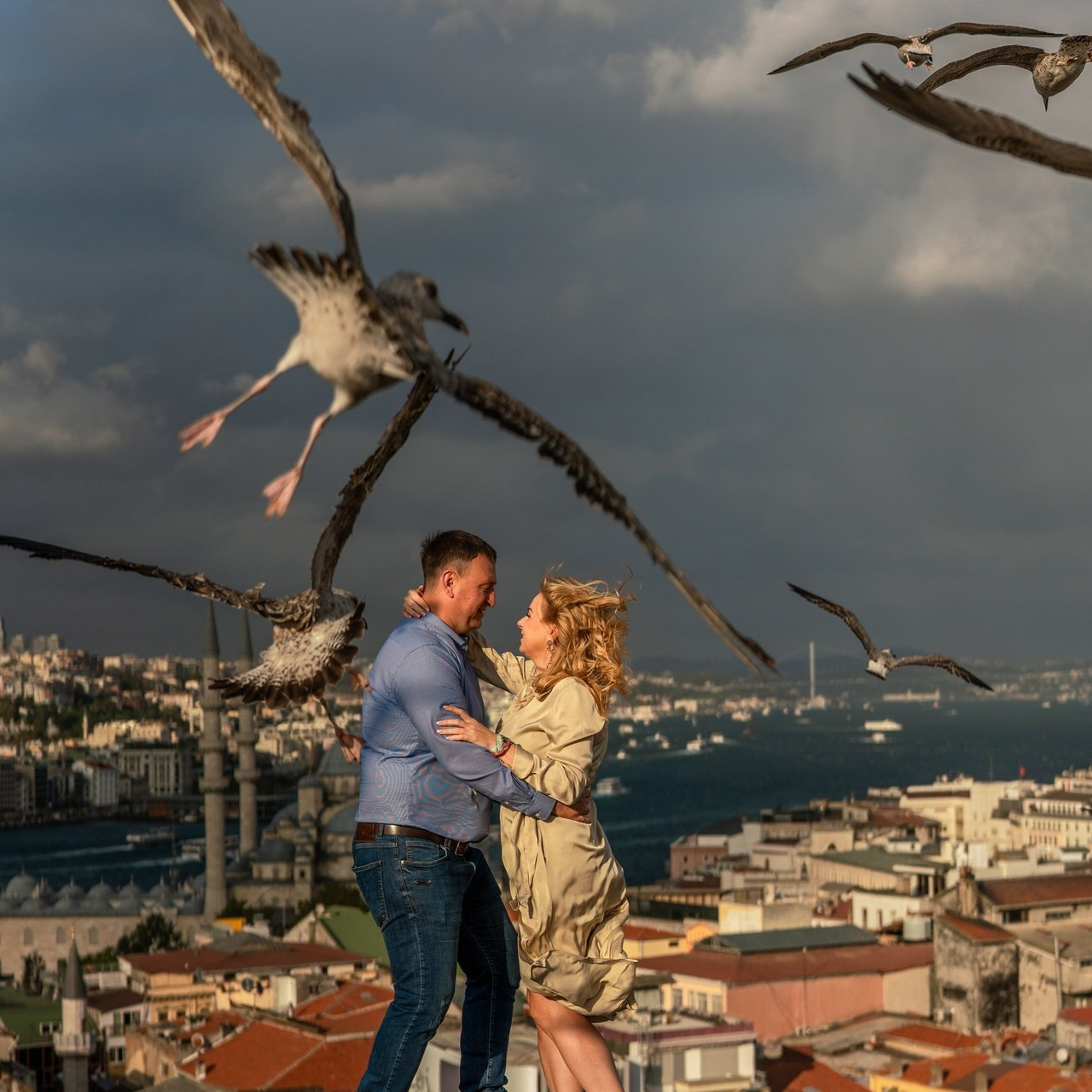 Фотосессия в Стамбуле. Фотограф в Стамбуле. Лайфстайл фотограф в Стамбуле Анатолий. Фотосессии на крышах с чайками