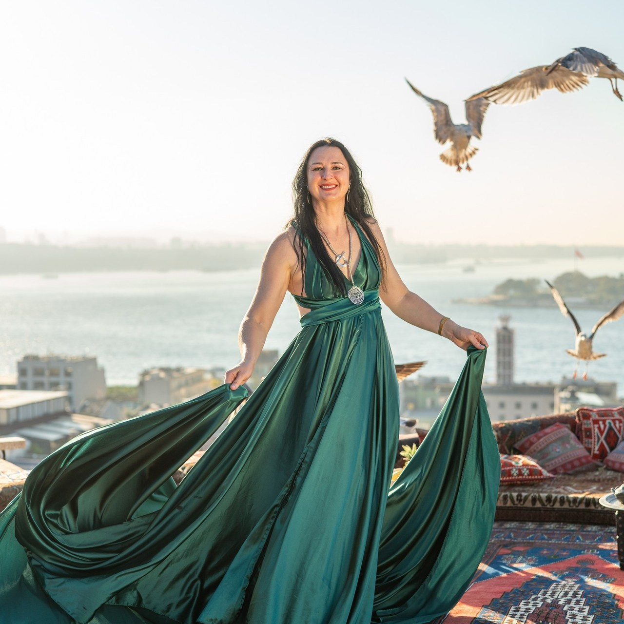 Фотосессия в Стамбуле. Фотограф в Стамбуле. Лайфстайл фотограф в Стамбуле Анатолий. Фотосессии на крышах с чайками