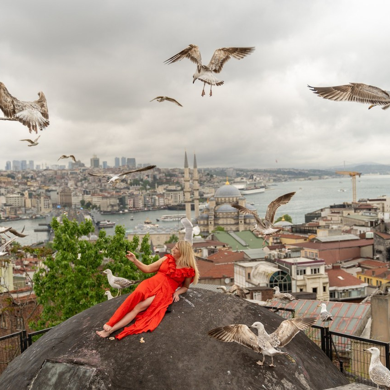 Фотосессия в Стамбуле. Фотограф в Стамбуле. Лайфстайл фотограф в Стамбуле Анатолий. Фотосессии на крышах с чайками