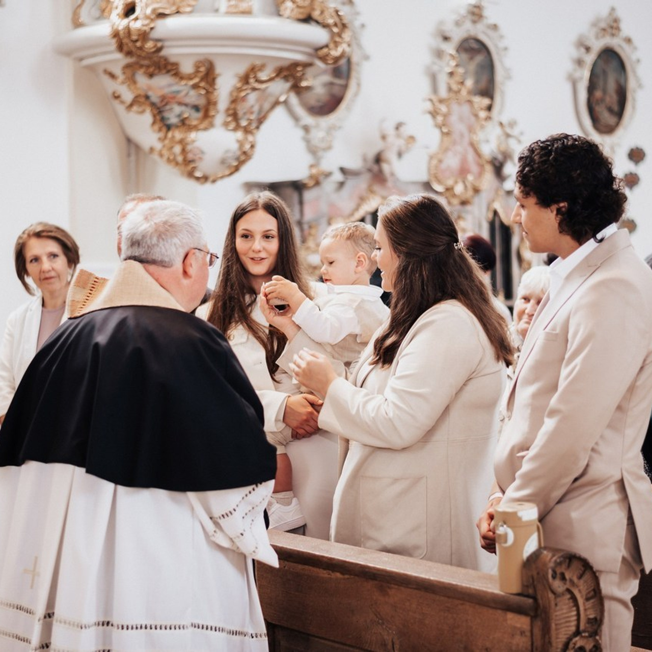 Referenzen. Ich bin Max, Designer, Art & Hochzeitsfotograf aus Germaringen