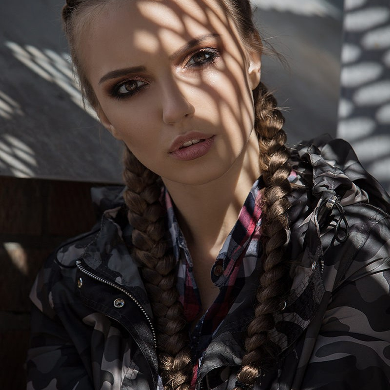 Séance photo dans une esthétique urbaniste