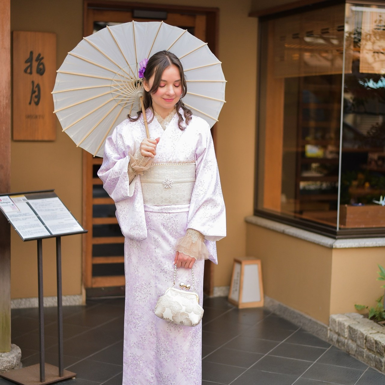 Review. Photographer in Tokyo, Japan