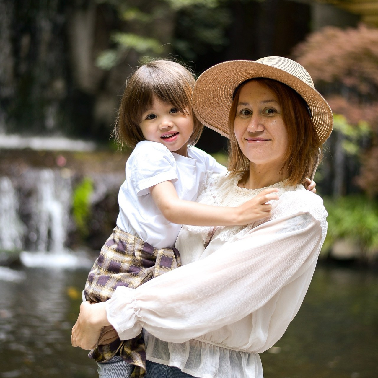 Review. Photographer in Tokyo, Japan