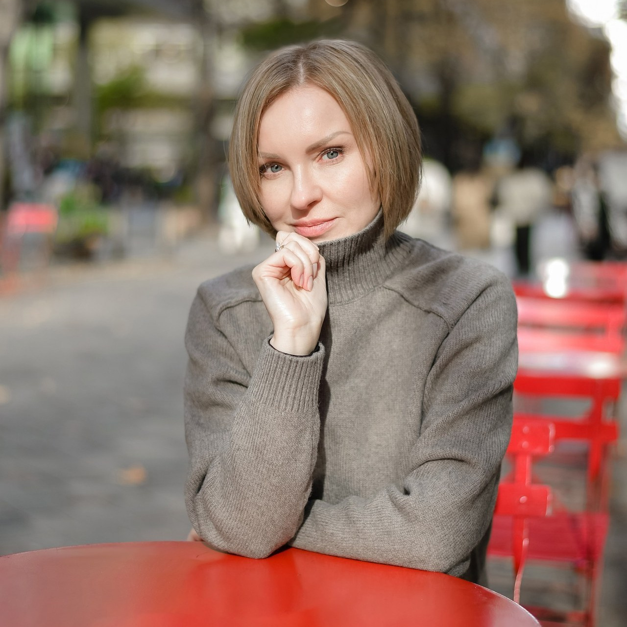 Review. Photographer in Tokyo, Japan