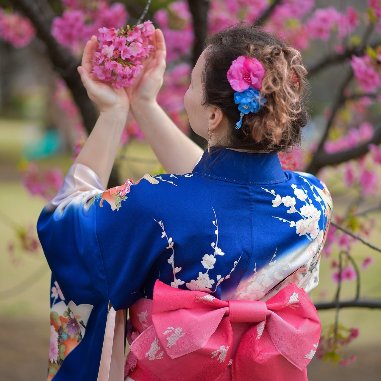 Review. Photographer in Tokyo, Japan