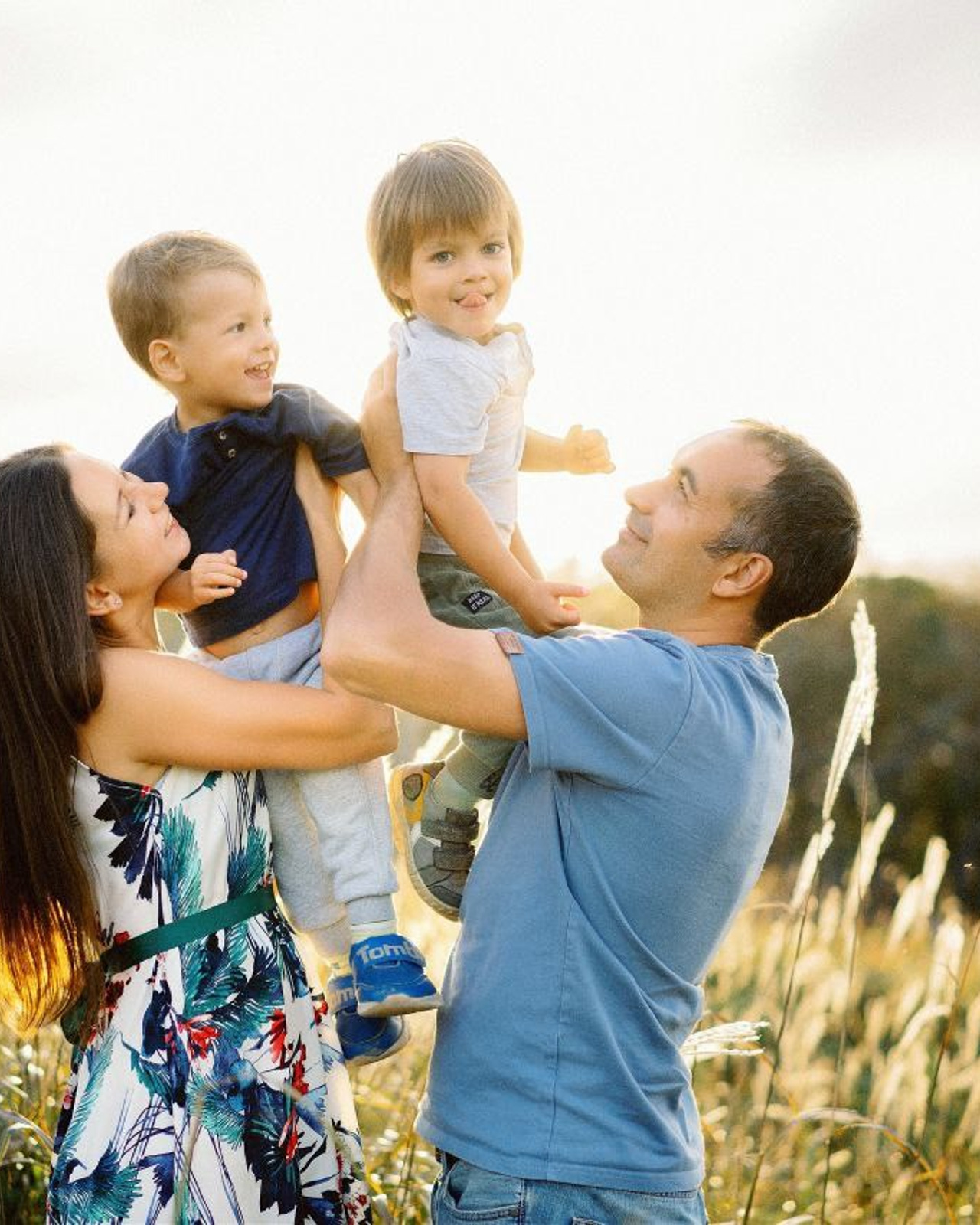 SUNSET FAMILY SESSION