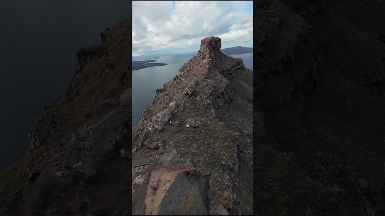 Discover the Hidden Side of Santorini | A Winter Paradise and Secret Spot in Imerovigli. Photographe vidéaste à Santorin|Séances photos de Robe volante Santorin|