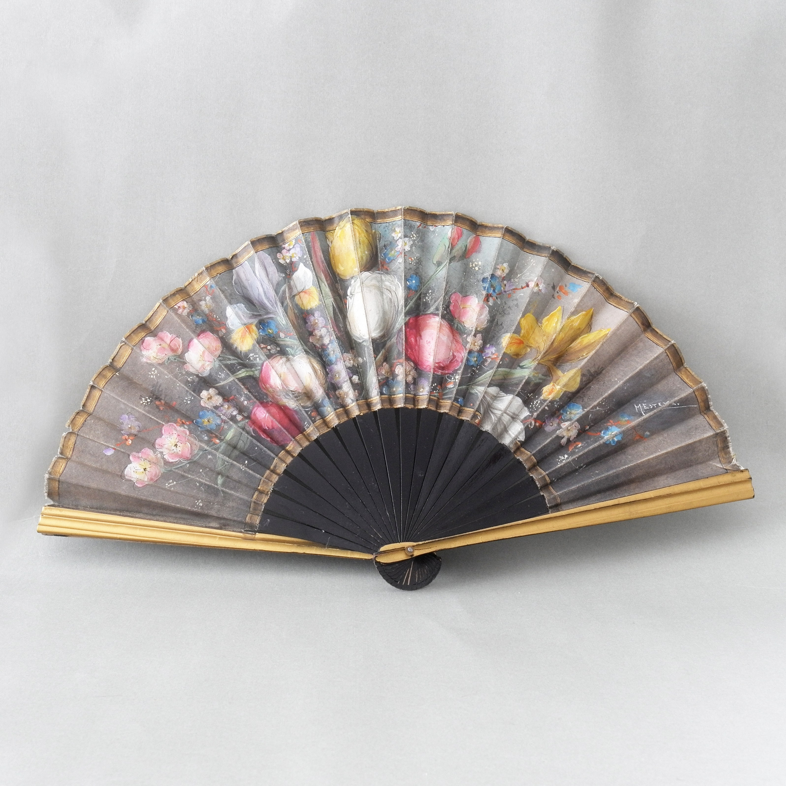 Antique fans. Современнные и актикварные украшения в Барселоне, Москве и Санкт-Петербурге