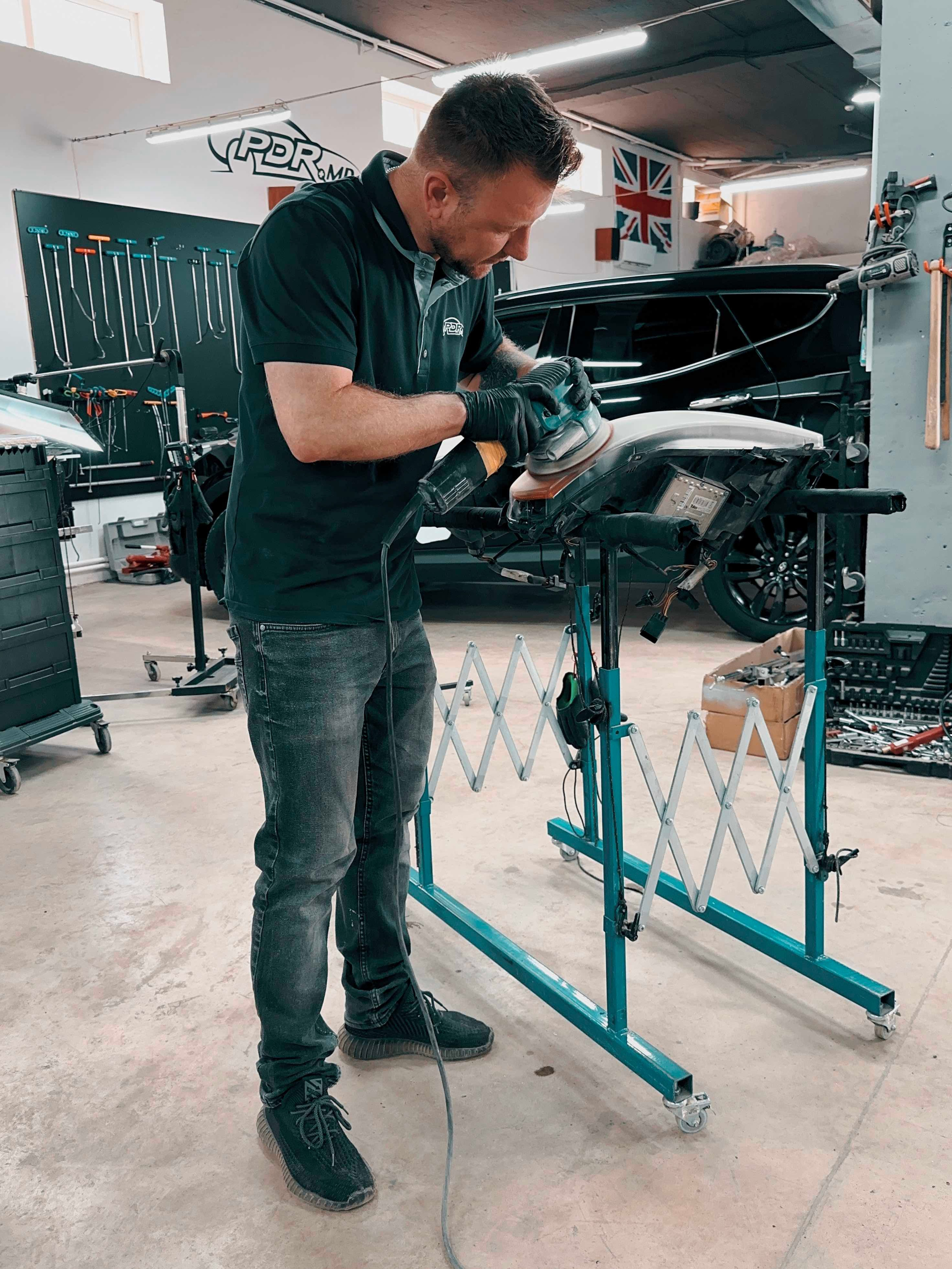 Полировка фар автомобиля в Молдове Узнать цену 