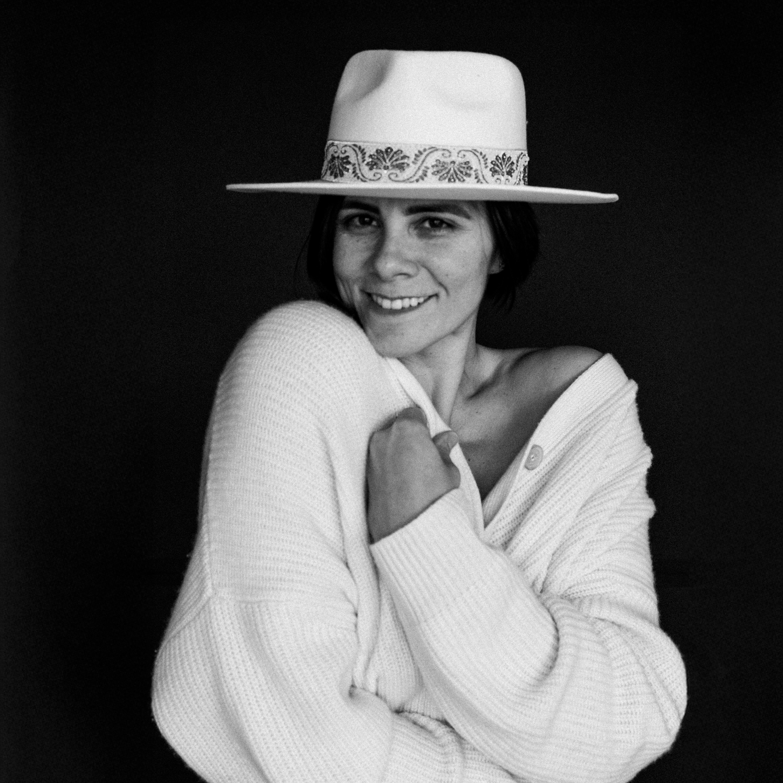 Rawnoir- Portrait photography by Daria Paliy.Timeless black&white portraits of women in NYC area