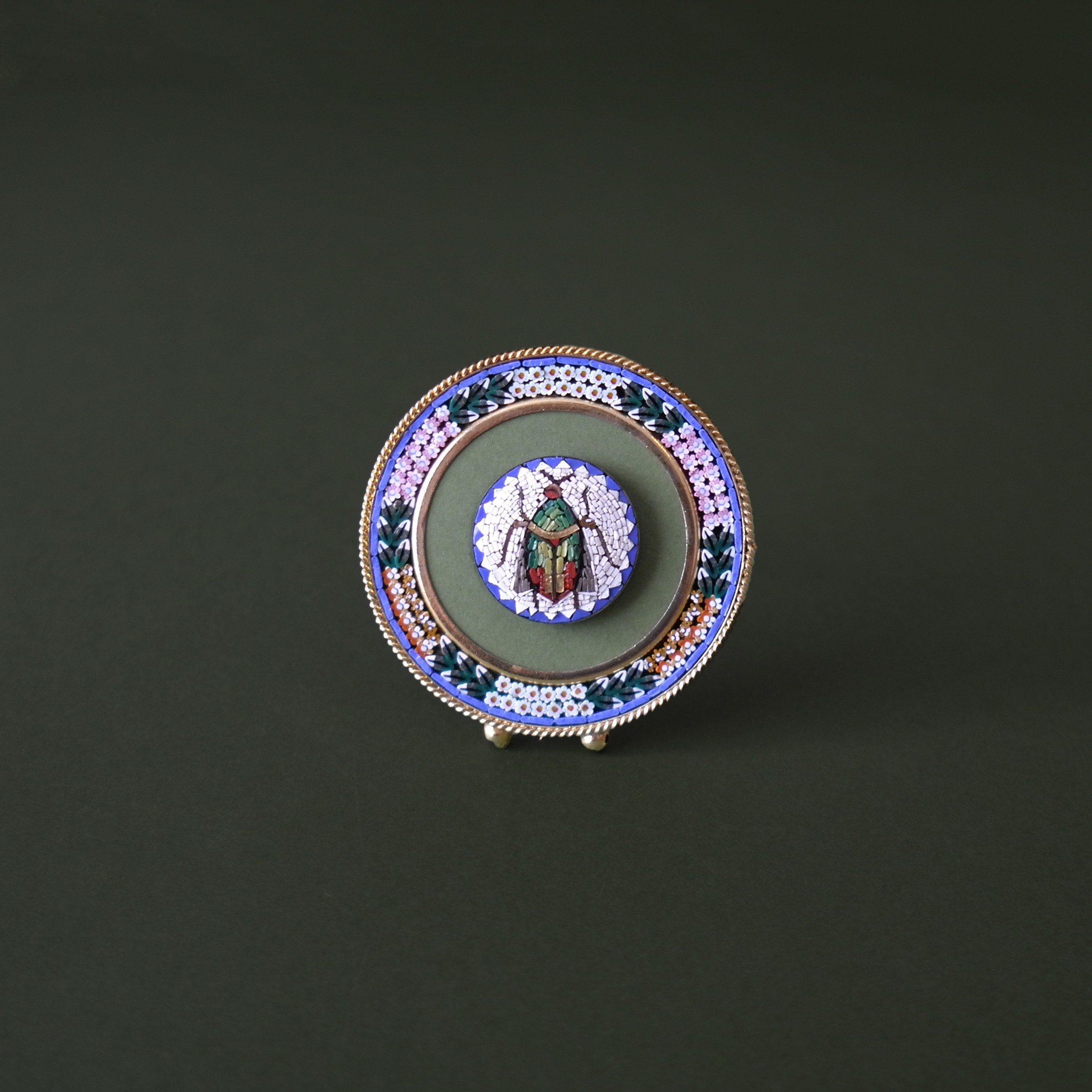 An exquisite world of tableware and decorative items. Современнные и актикварные украшения в Барселоне, Москве и Санкт-Петербурге