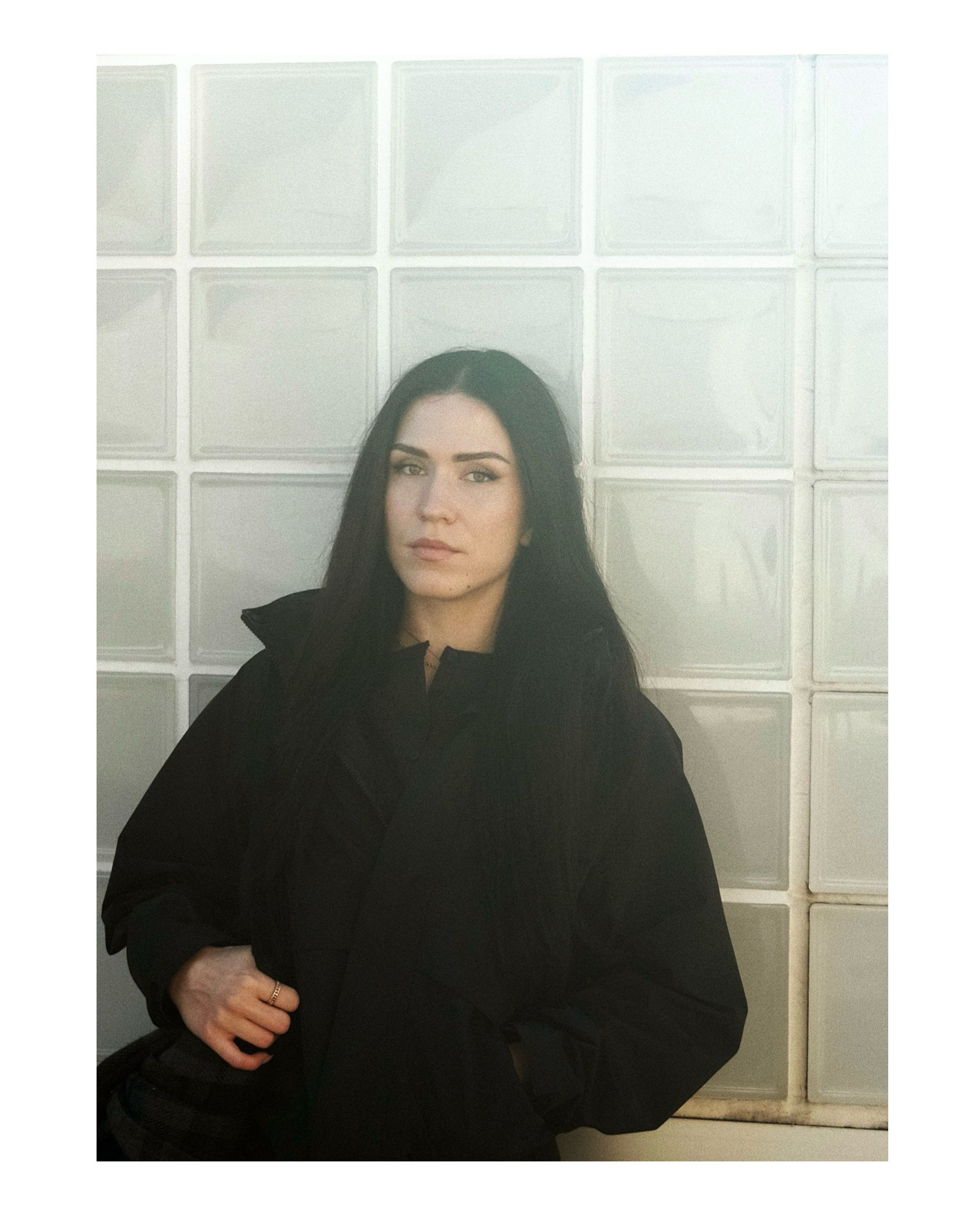 ABOUT. ANETT TEEVER