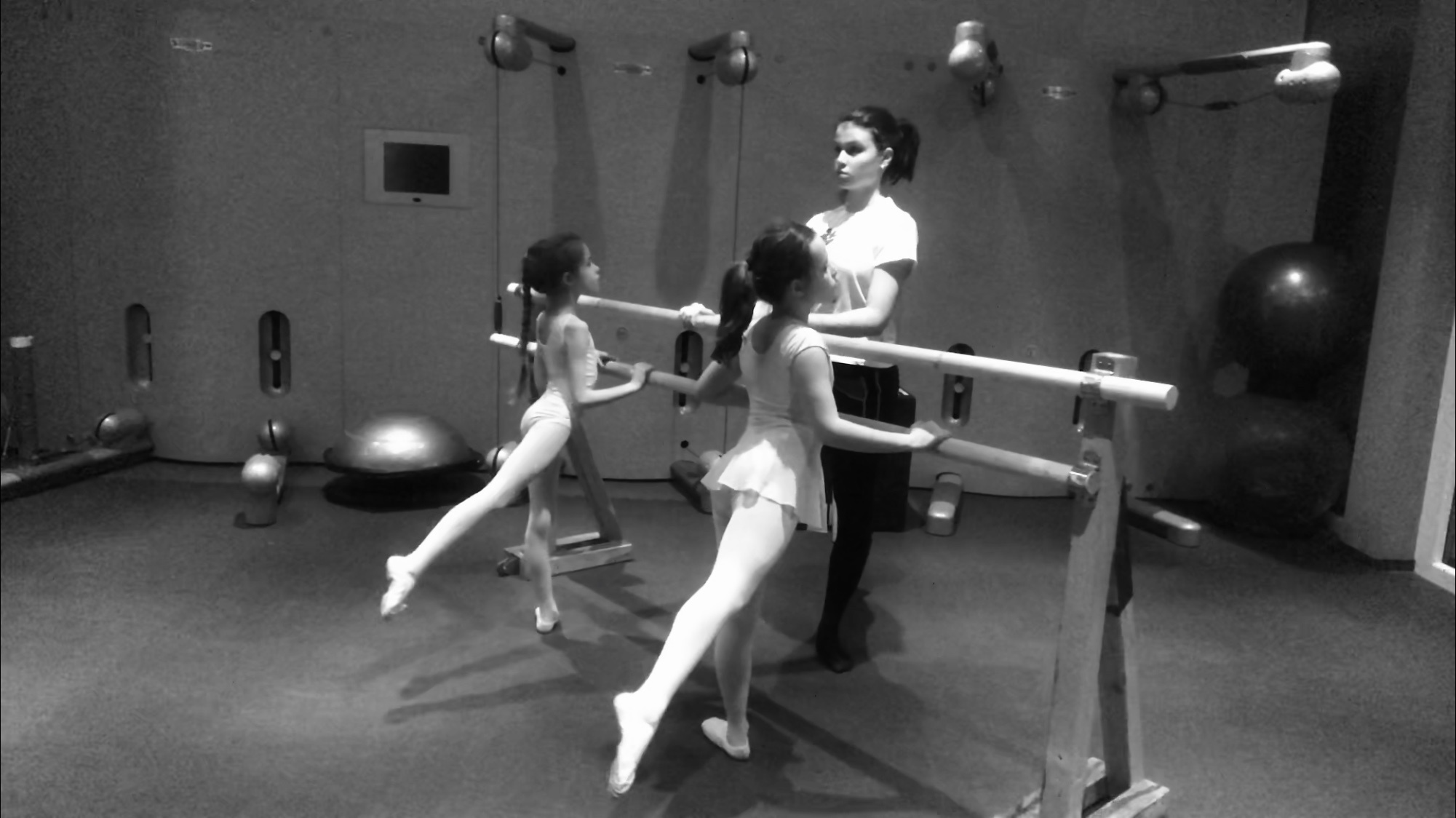 Les leçons le ballet classique, stretching, Luxembourg. Milok et Kirok sont des gens positifs et réels. Nous serons ravis de v