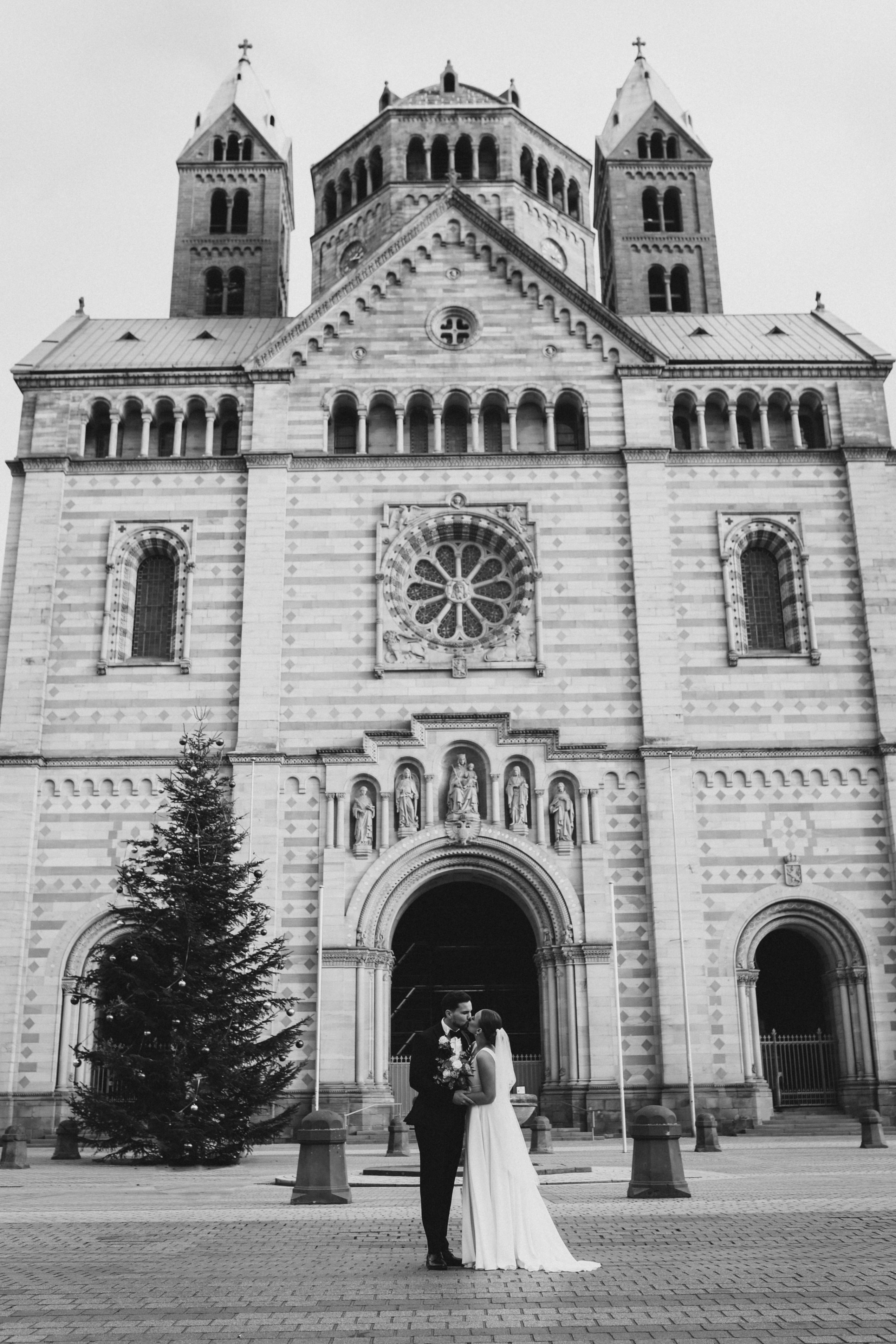 Emotionales Brautpaarporträt in Speyer – Hochzeitsreportage Pfalz