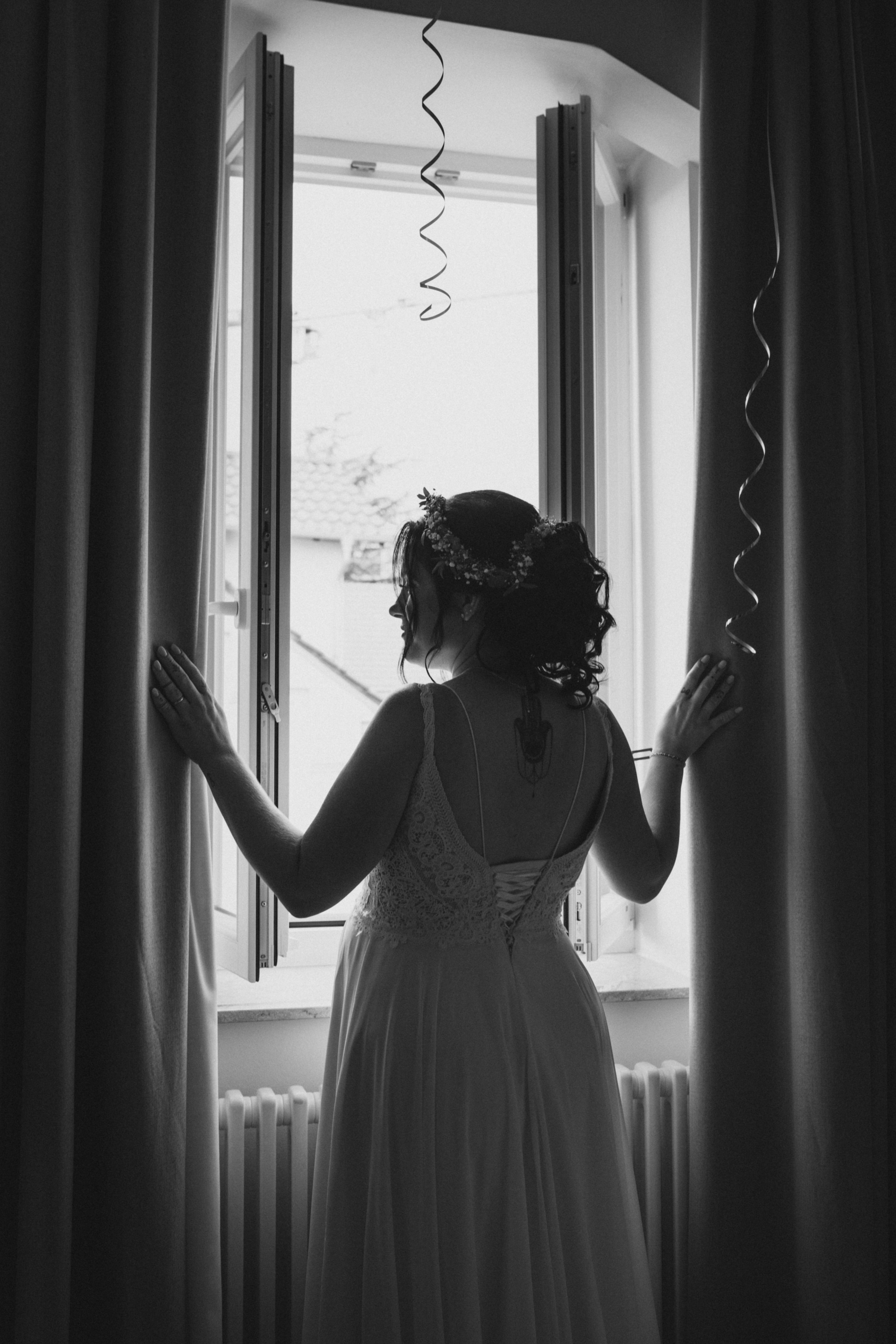 Brautpaar im Weingut Mussler in der Pfalz – authentische Hochzeitsfotografie bei Mannheim