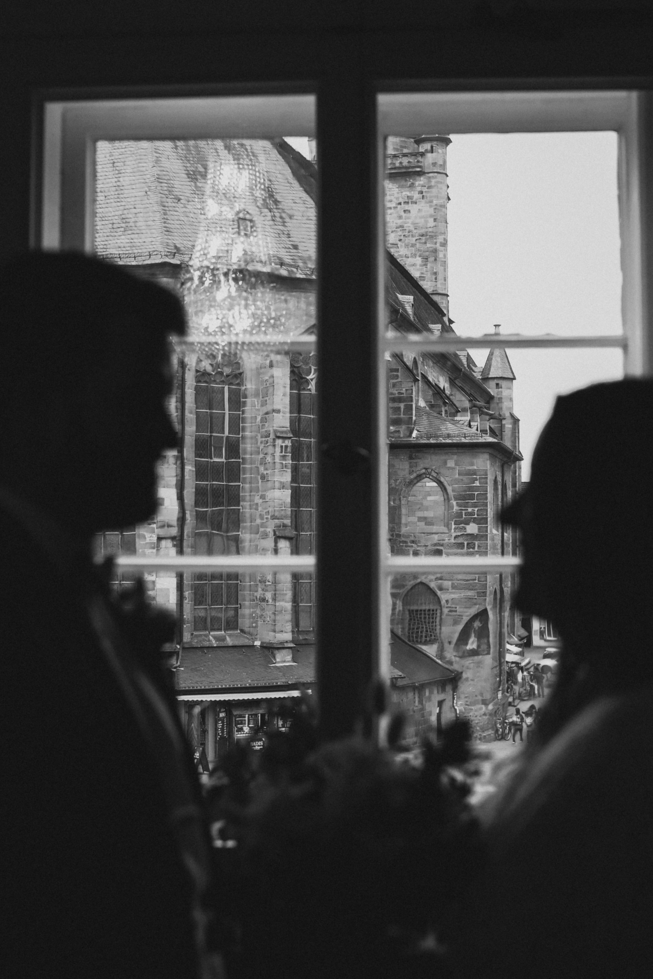 Brautpaar bei der standesamtlichen Trauung im Standesamt Heidelberg – authentische Hochzeitsfotografie in Heidelberg