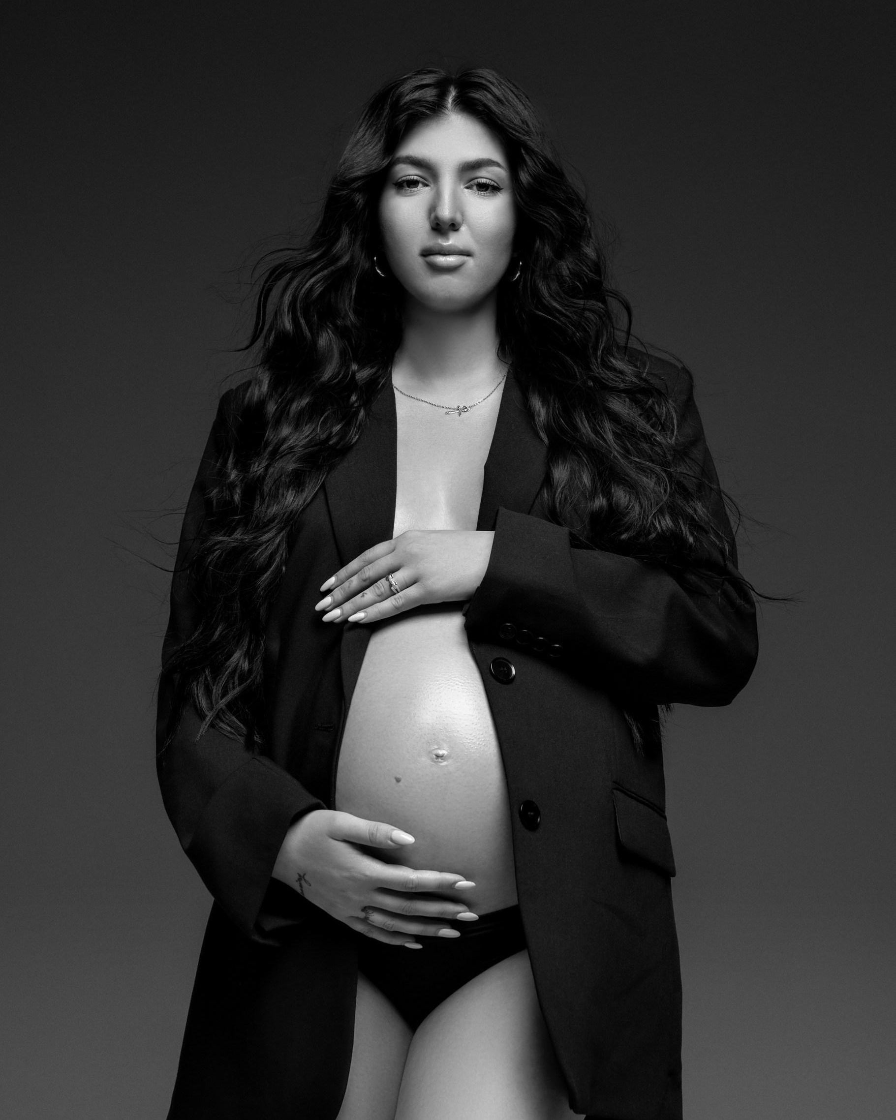 Kontakt. Krása tehotenstva v objektíve — Maria Milosovic, tehotenská fotografka