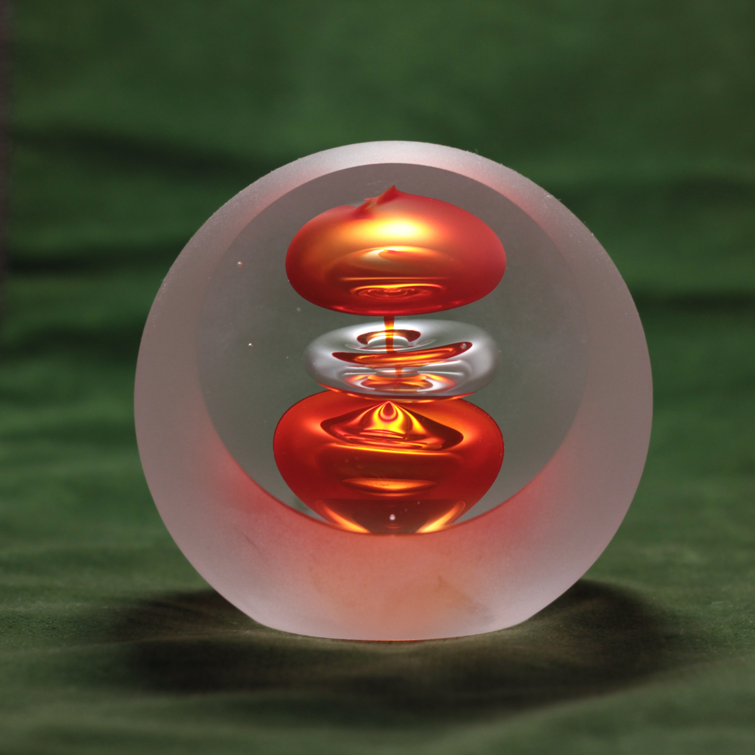 An exquisite world of tableware and decorative items. Современнные и актикварные украшения в Барселоне, Москве и Санкт-Петербурге