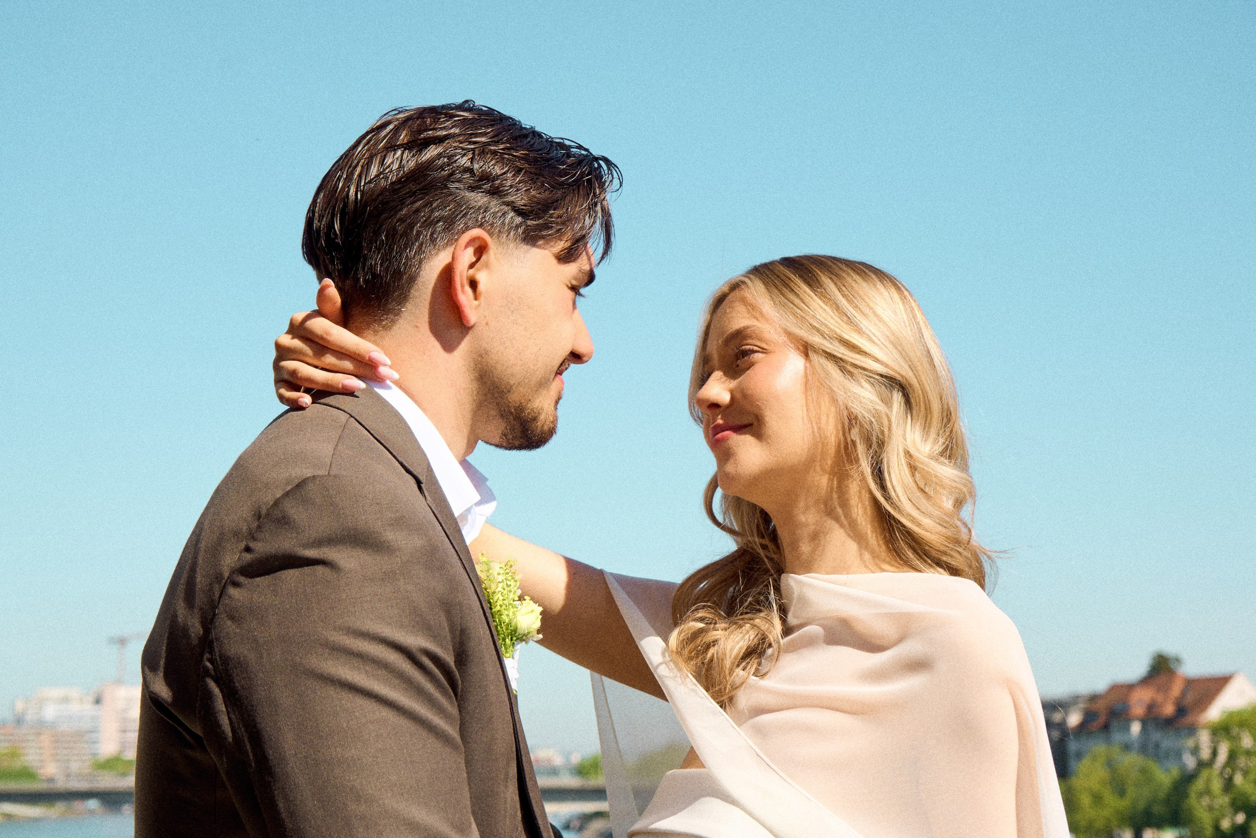 Essential. Fotograf und Videograf für Hochzeiten in Zürich, verfügbar weltweit