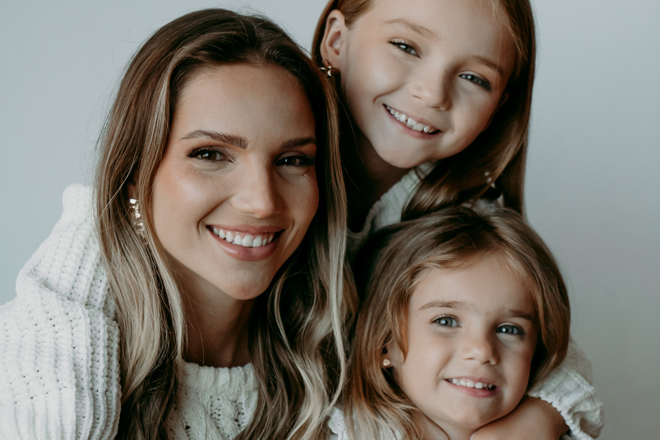 Filmes e fotos de parto e família com estética cinematográfica