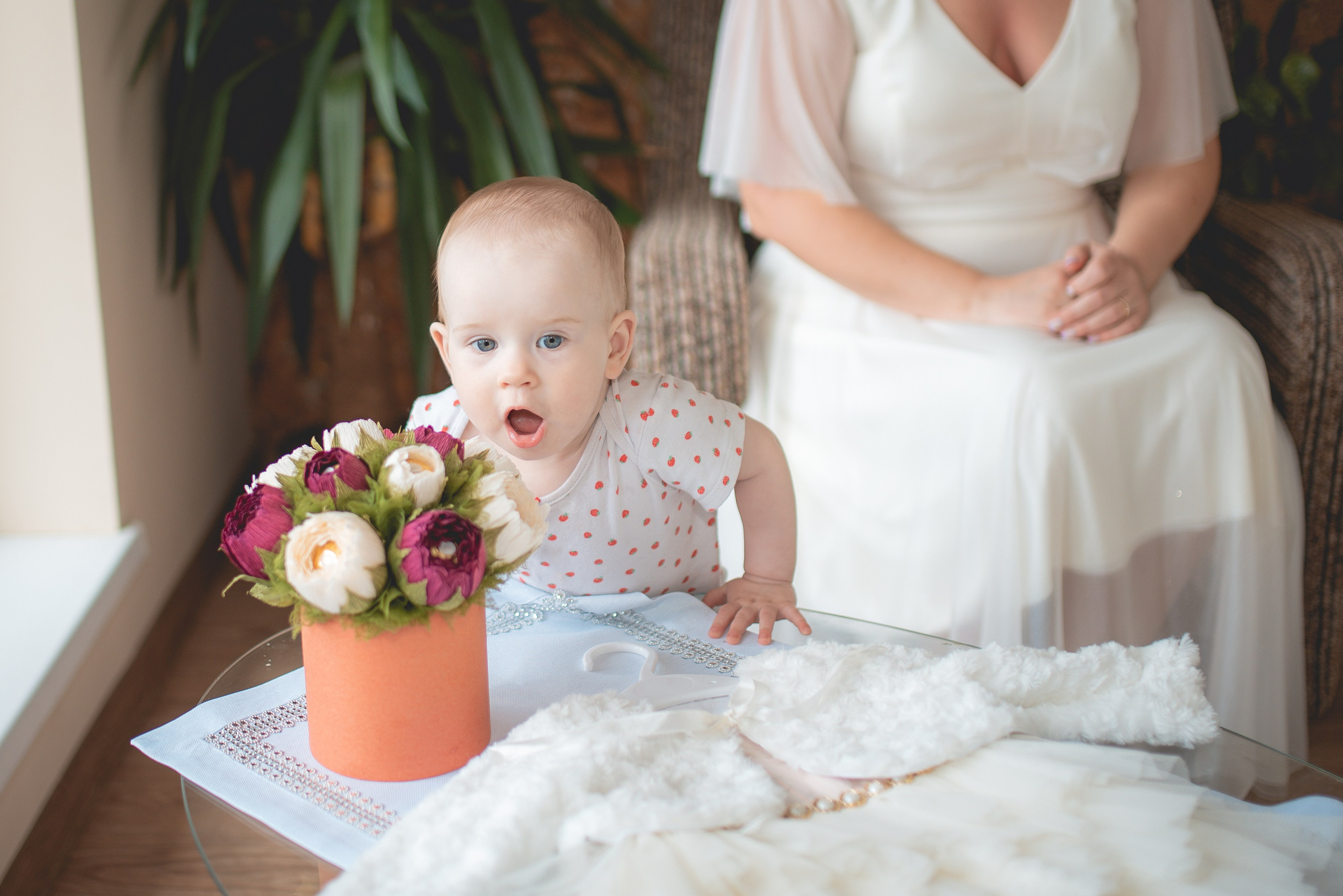 Krikštynos, krikštas, krikštynų fotosesija, ceremonija, bažnyčia krikštynų pasiruošimo fotografavimas fotosesija. Krikštynų fotografas Vilnius Trakai kaina krikštynų fotografavimas fotografė personal.lt photogrpahy kainos šeima, vaikai profesionali natūrali meninė reportažinė klasikinė fotosesija, krikštynų fotosesija gamtoje