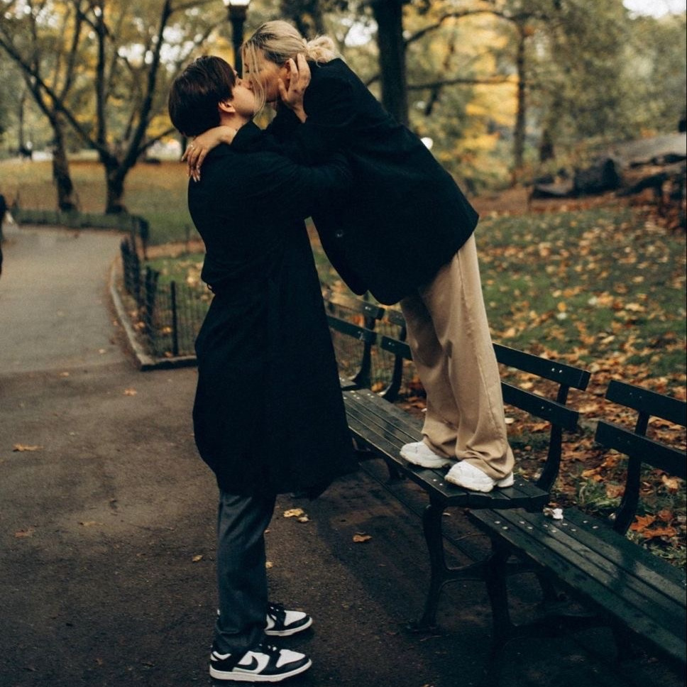 What to Wear for a Couple Photoshoot in Paris: Autumn Edition đ. Photographer in Paris Yulia Shkadina | Couples, engagement, pre-wedding, individual photo-shoots in Paris at the best locations