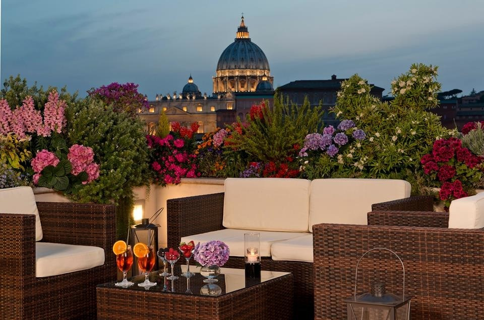 Rome’s Most Enchanting Rooftop Spots. Elizaveta Razumova: Cinematic Photography for Love, Weddings, Portraits & Brands