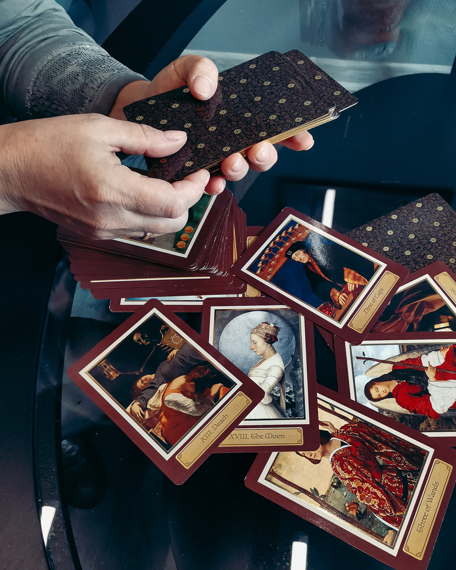 Tarro cards reader. Online photo shoot.