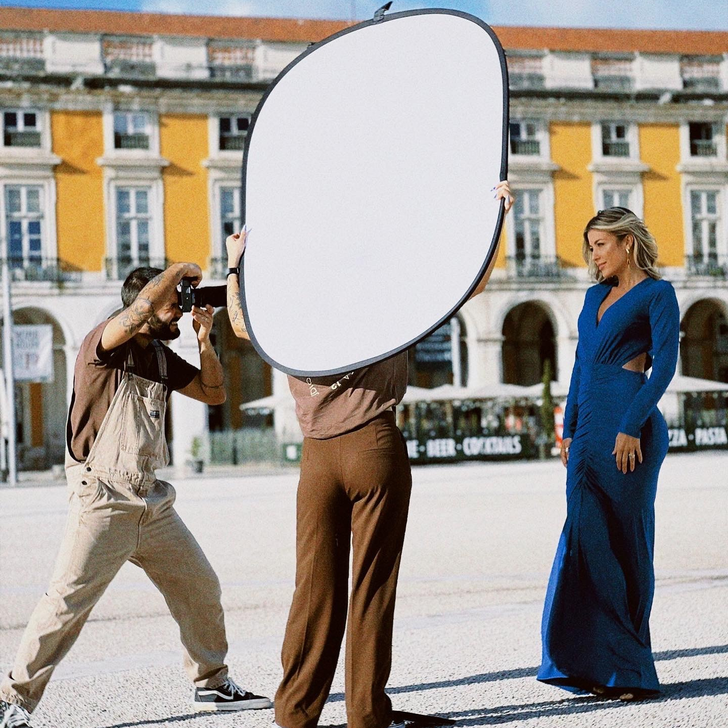 Contact. ESTUDIO DOZE