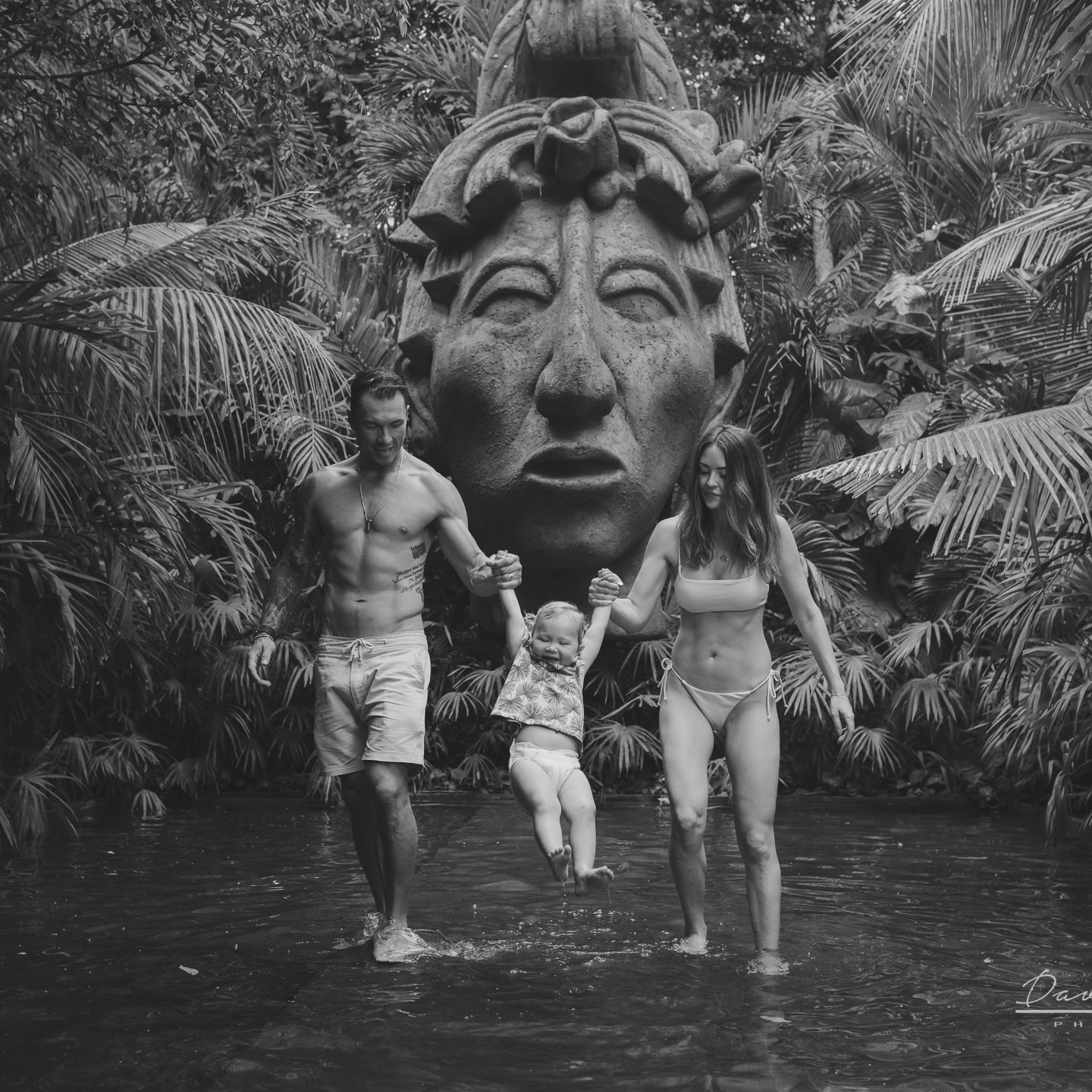 Destination wedding photographer based in Cancun and Riviera Maya with service worldwide