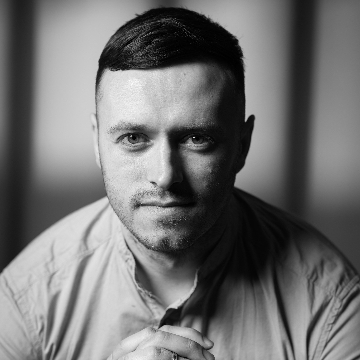 CONTACT. Adrian Vasile Fotograf de nuntă Brașov