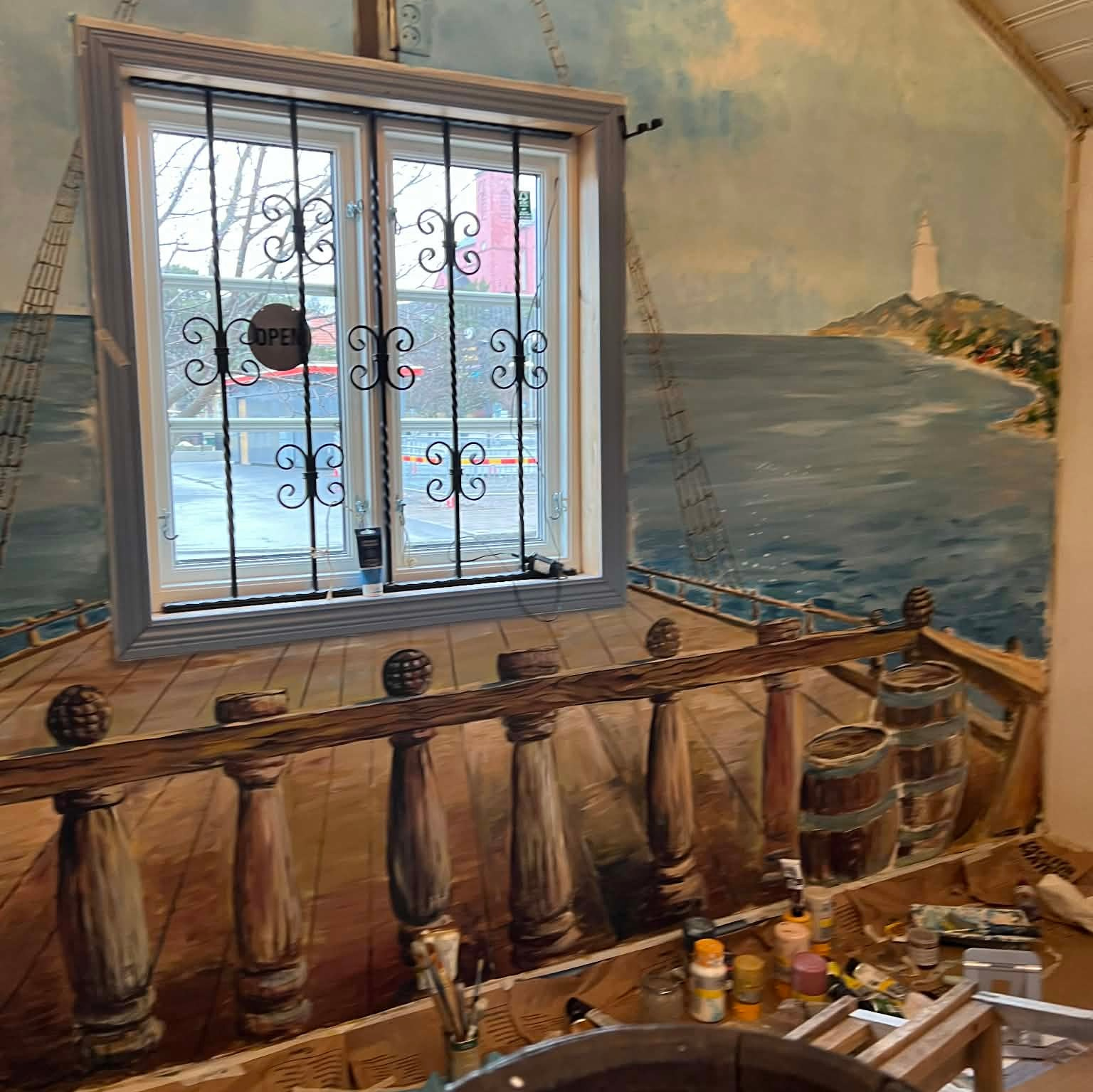 Väggmålningen i Marinboden i Nynäshamn. Eugenia Arinstein — konstnär som skapar handgjord måleri och illustration med känsla, färg och närvaro. Verksam i Nynäshamn