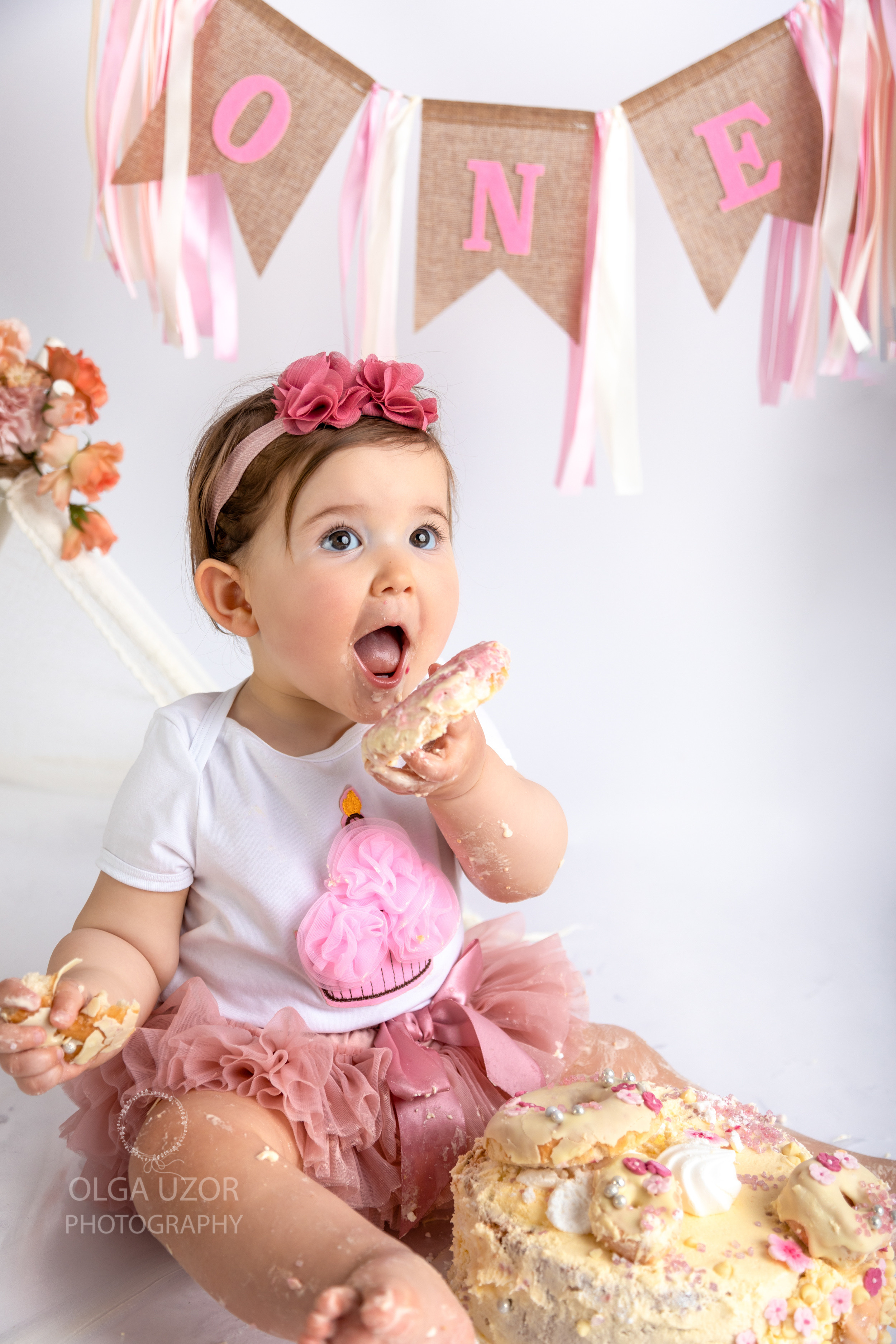 Family outdoor indoor photoshoot price London. Stevenage, Hertfordshire family and newborn photographer