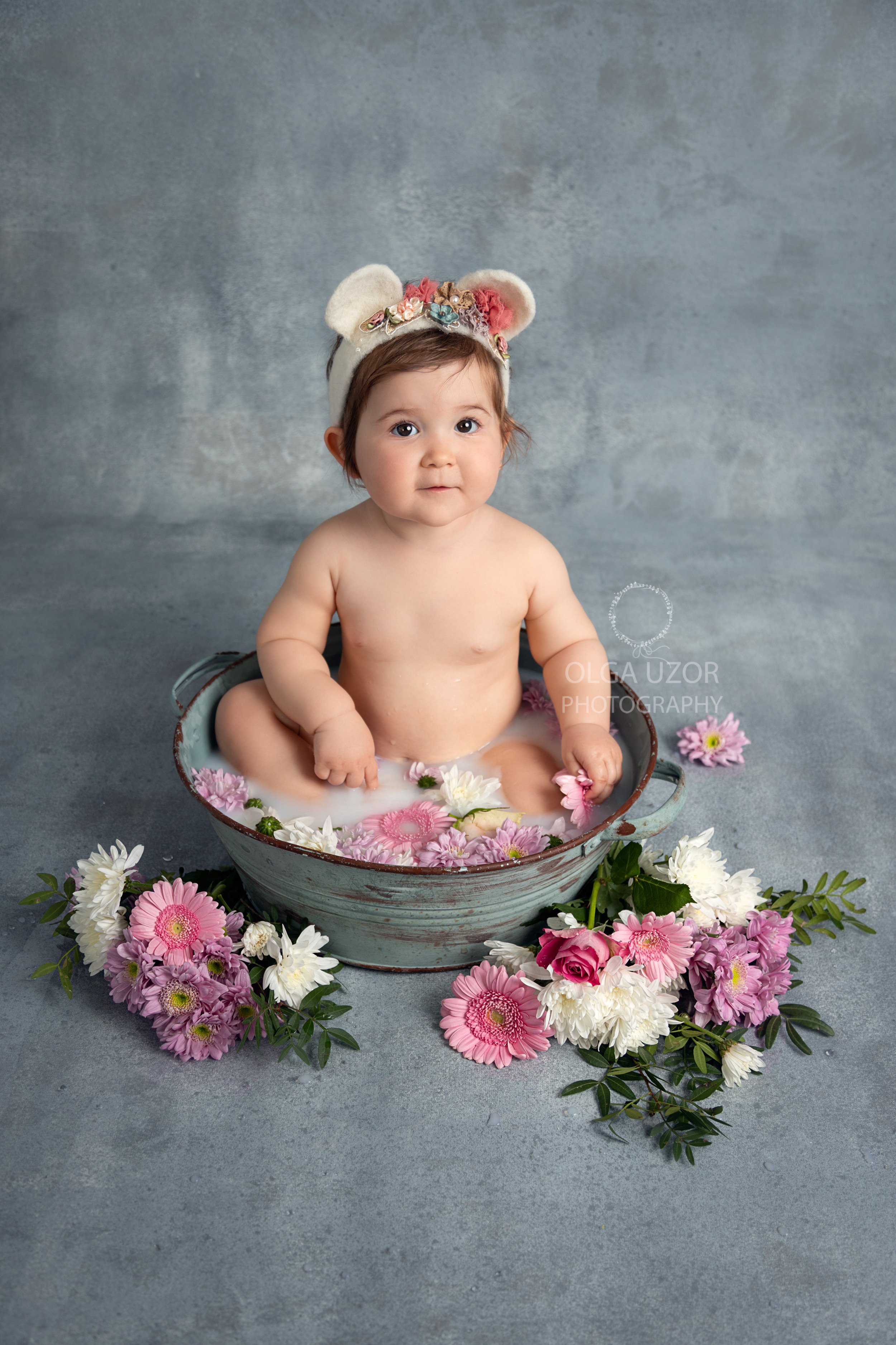 Family outdoor indoor photoshoot price London. Stevenage, Hertfordshire family and newborn photographer