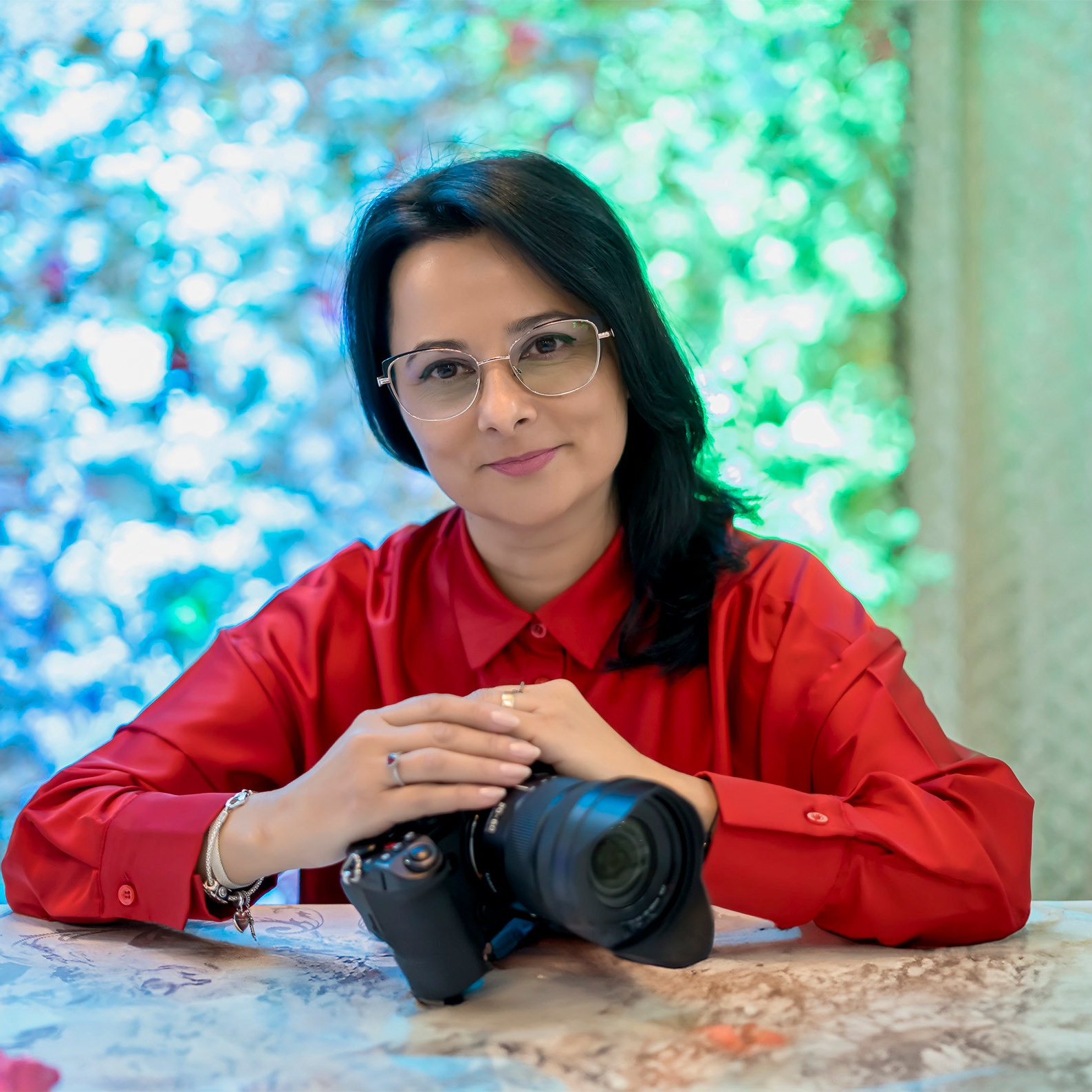 Află povestea MCM Happy Studio: fotografi și videografi profesioniști, dedicați emoției, naturaleții și momentelor care devin amintiri vizuale de neuitat.