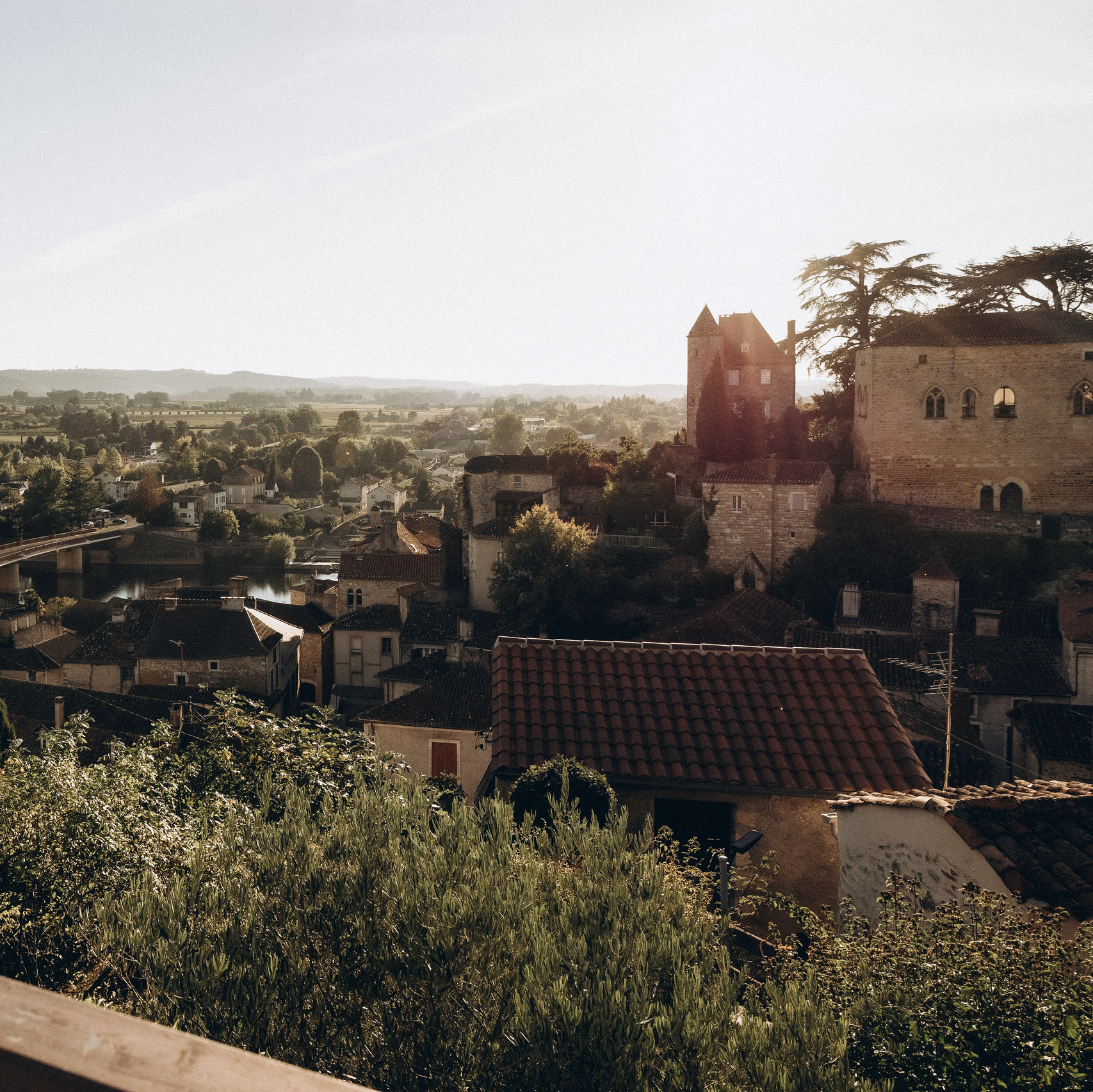 Chloé & Tom. Eugenie Smirnova — wedding, corporate and lifestyle photographer in Toulouse and Southwest France