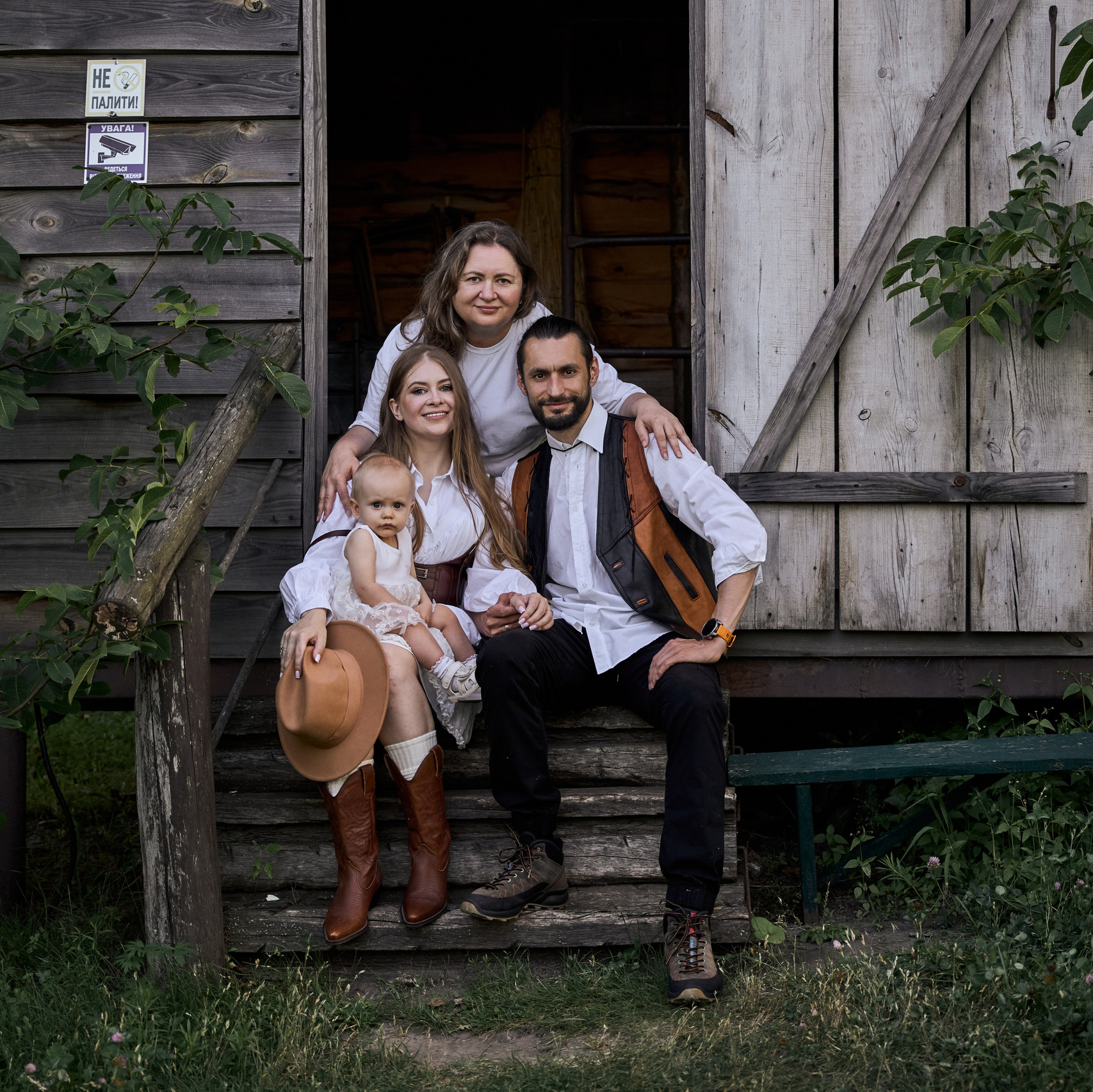 Що одягнути на фотосесію на природі з кіньми та овечками: ідеї образів для всієї сім’ї. Family photographer in Kiev Natalia Shkavron