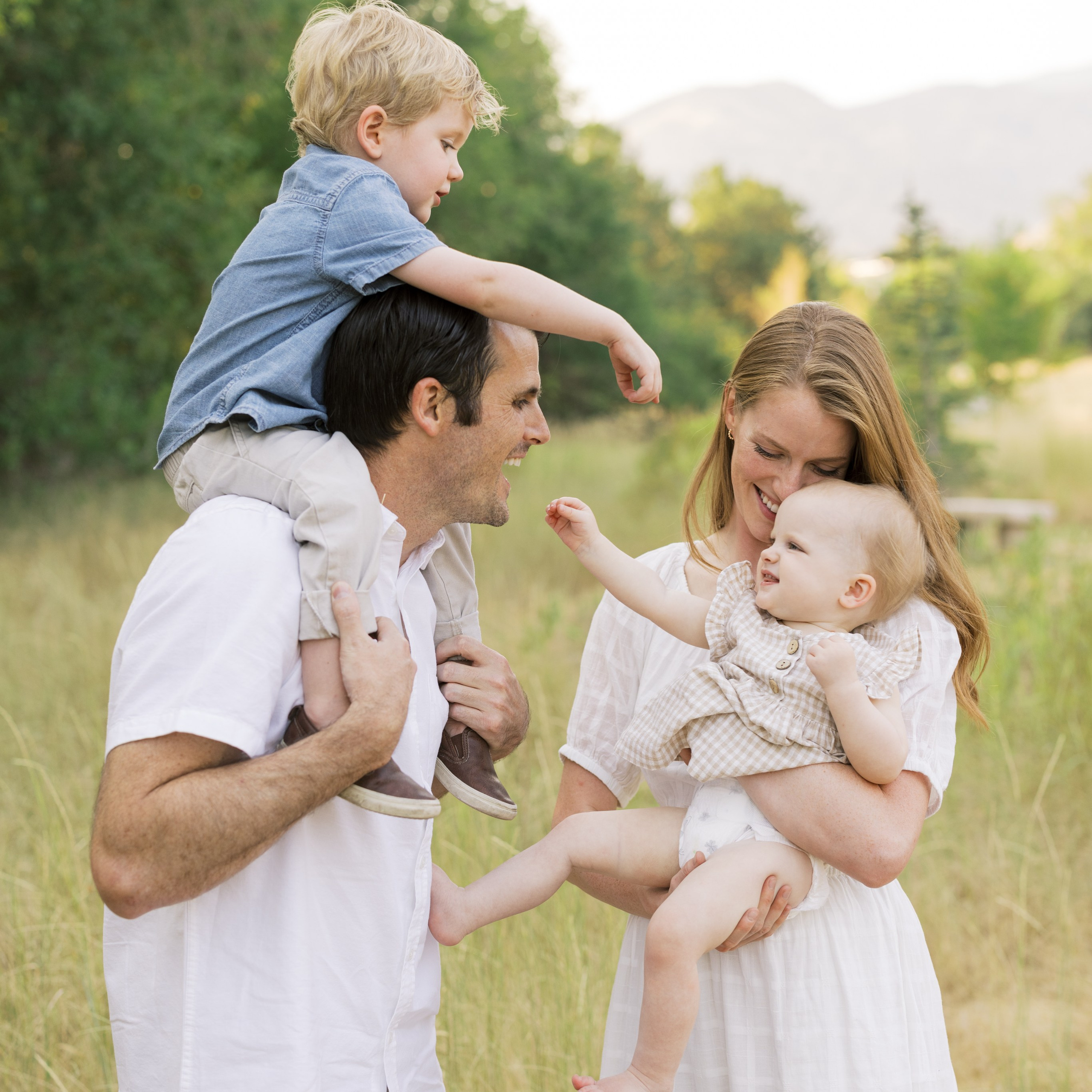 Contact Alicia Bush Photo. Utah Family Photographer