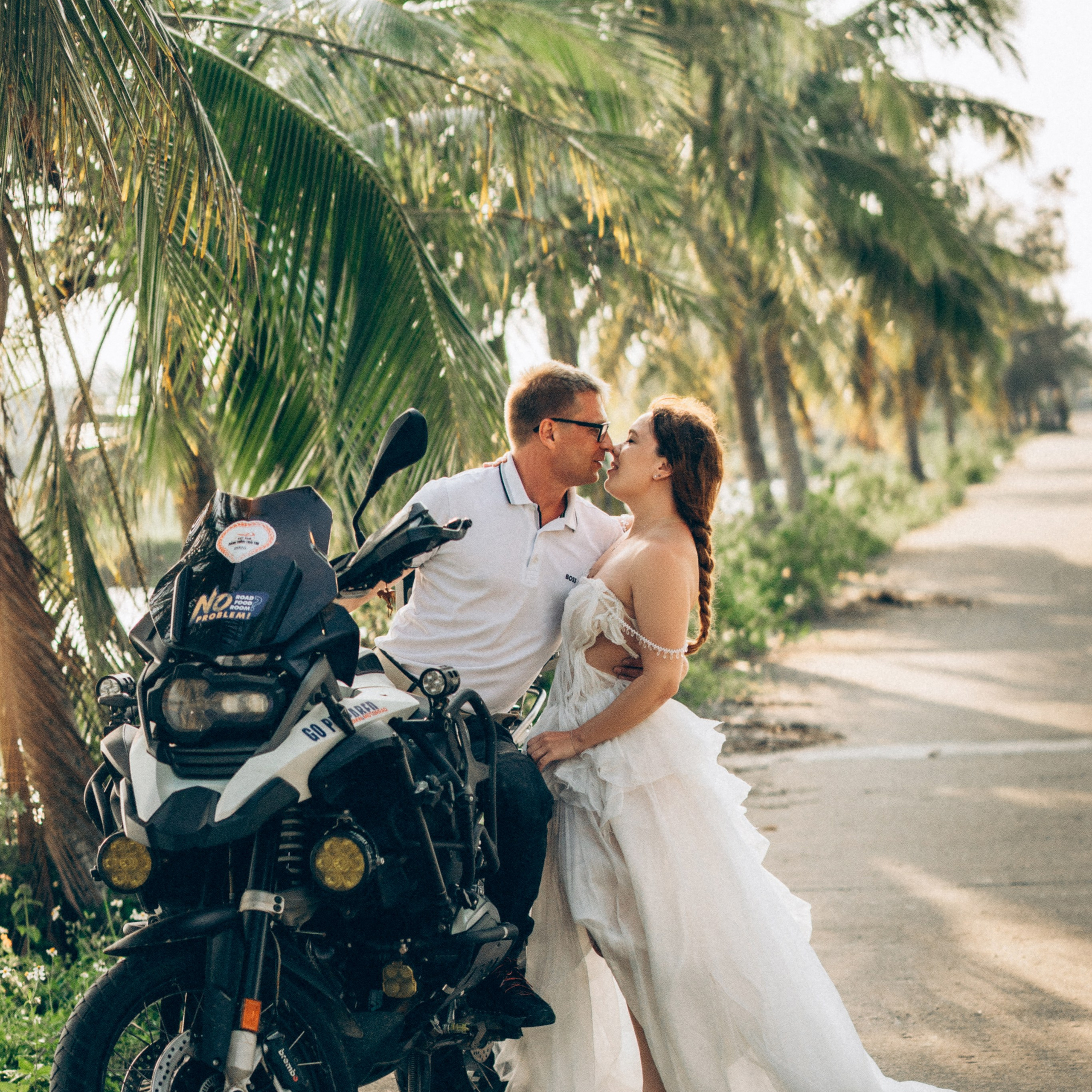Photographer in Da Nang — photo sessions by the sea