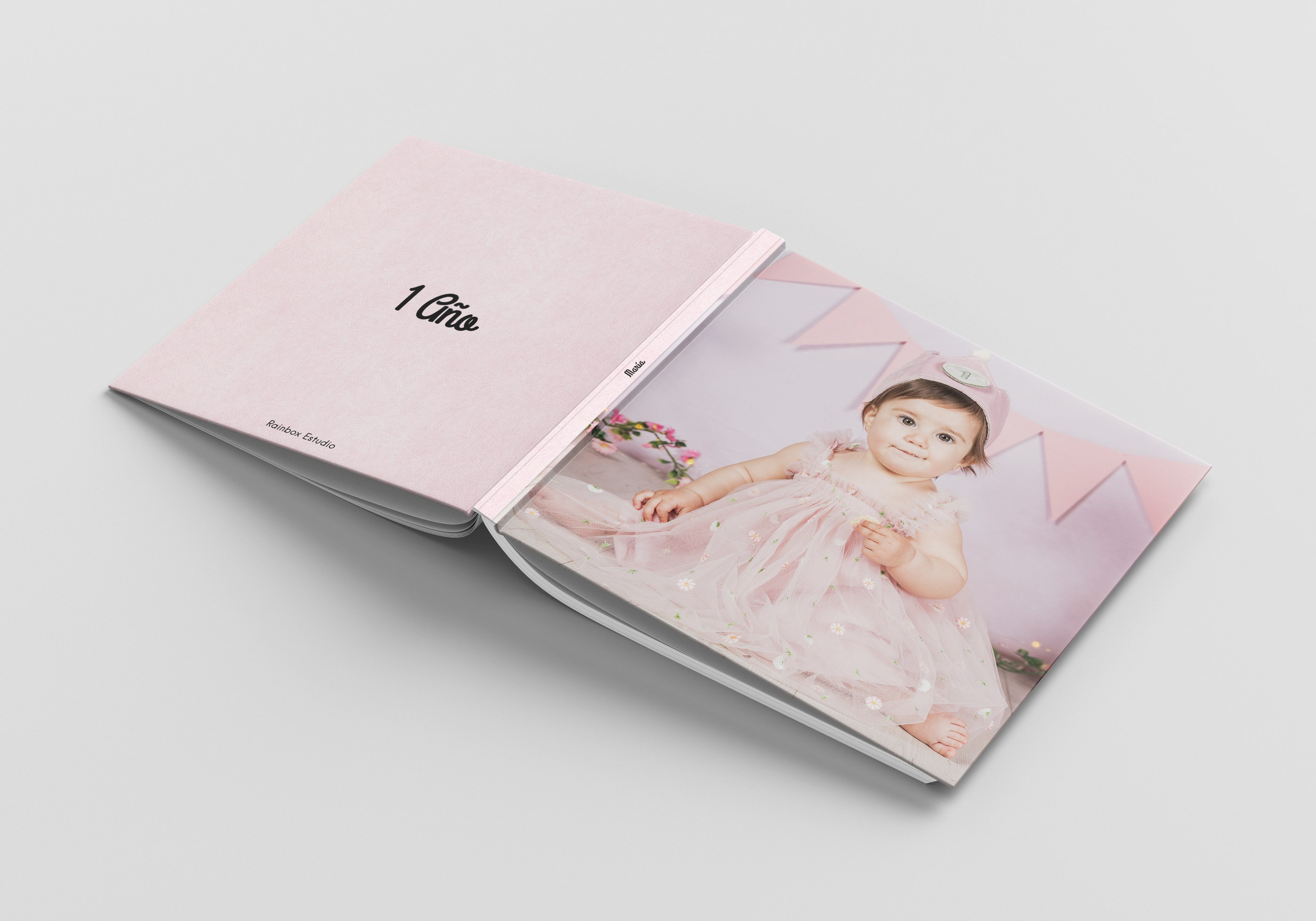 Sesión de fotos 1 año con familia y tarta | Rainbox. Rainbox Estudio de Fotografía