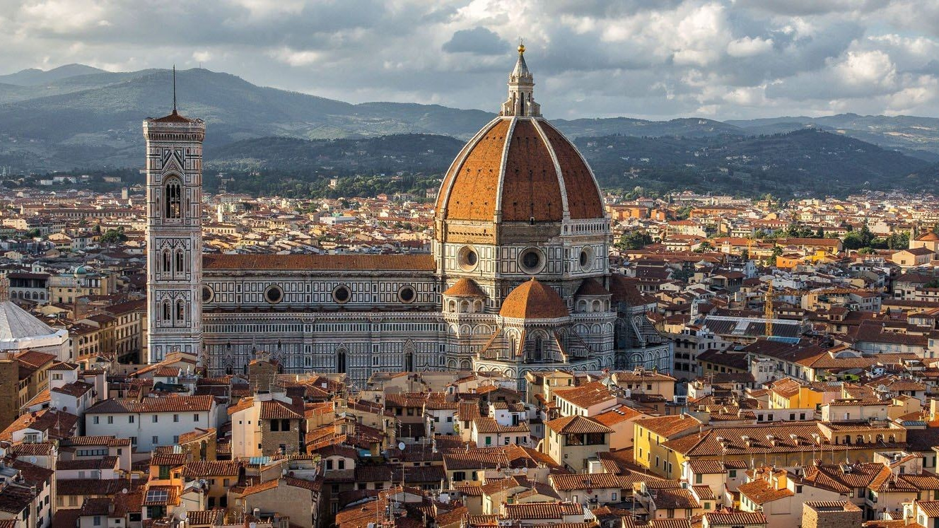 Один день во Флоренции Можно организовать совместное путешествие из Рима на скорых поездах - на них добраться до Флоренции можно за 1.5 часа, либо встретиться в назначенную дату в самом городе .