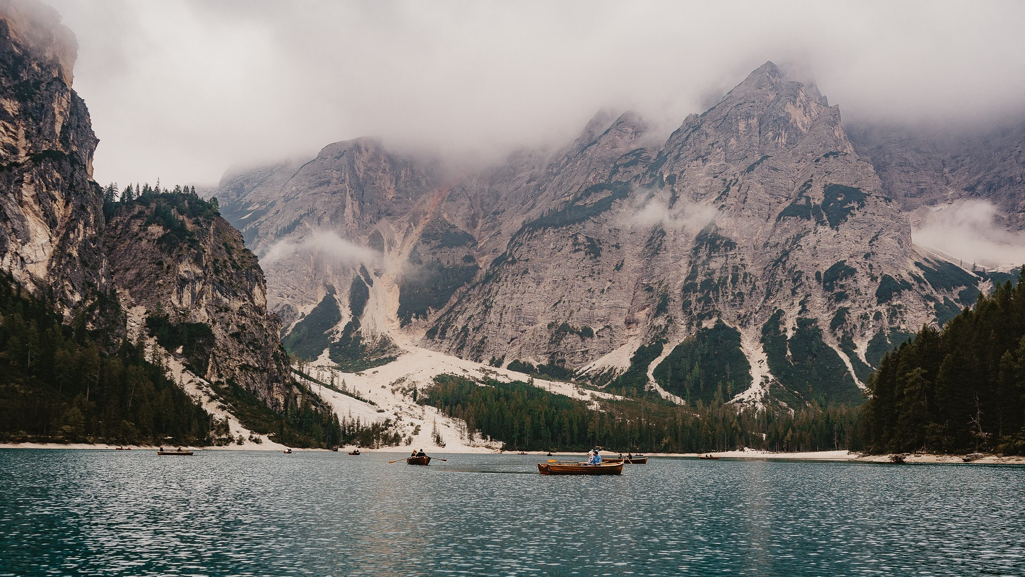 Despre. Valentin Melen — wedding photographer