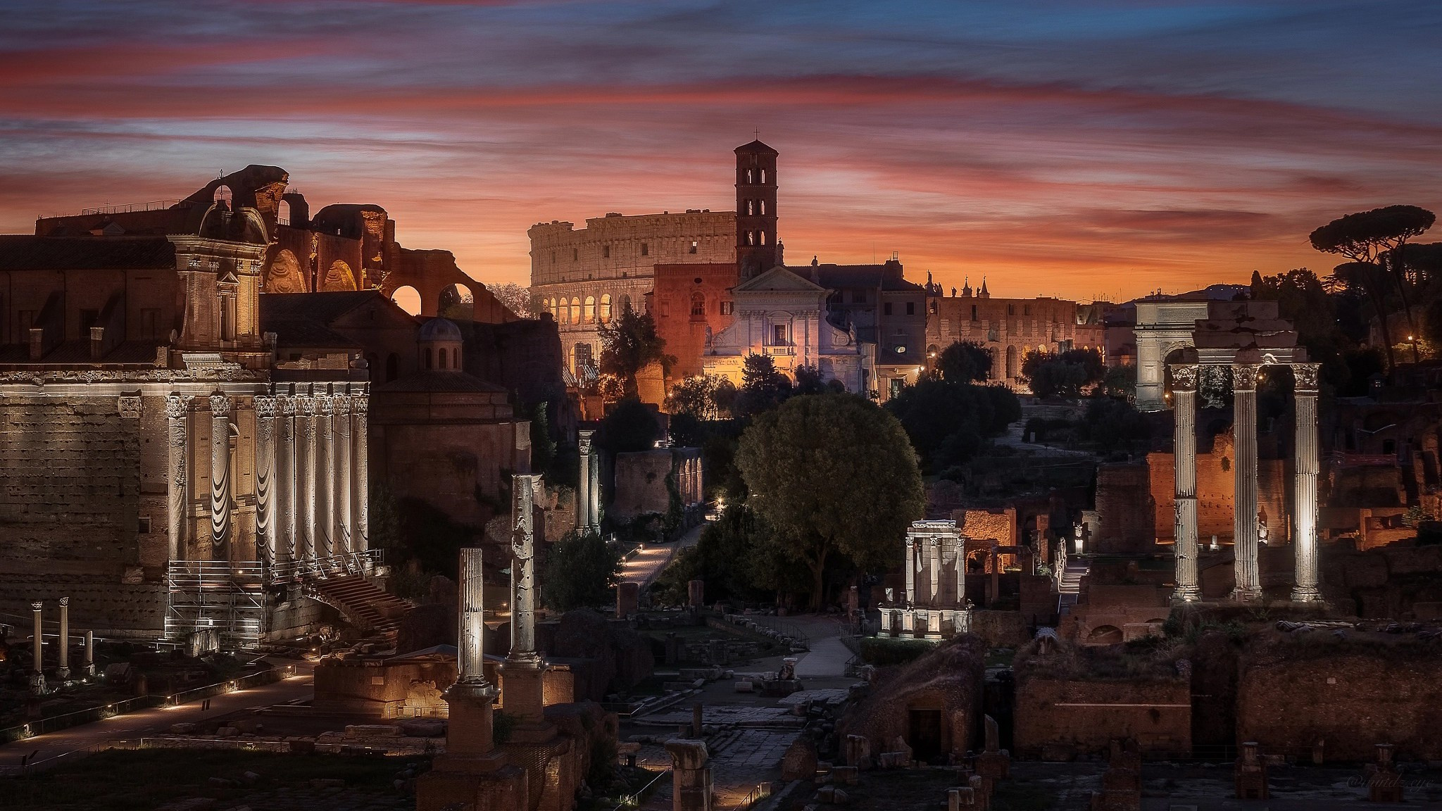 Рим Мистический Таинственные истории и  живописный Трастевере Мы встретимся на одной из красивейших площадей Рима, откуда милые улочки выведут нас к площади, где сожгли Джордано Бруно.