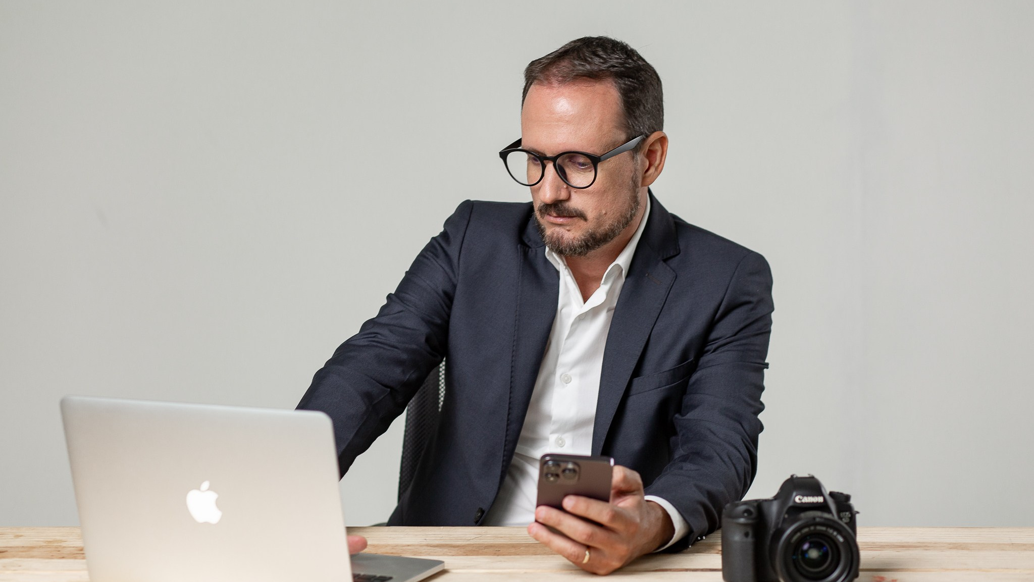Coração Por Trás das Lentes, Mais que Cinegrafista, um Contador de Histórias, Histórias que Marcam, Memórias que Vivem. Cinegrafista Especialista em Casamentos